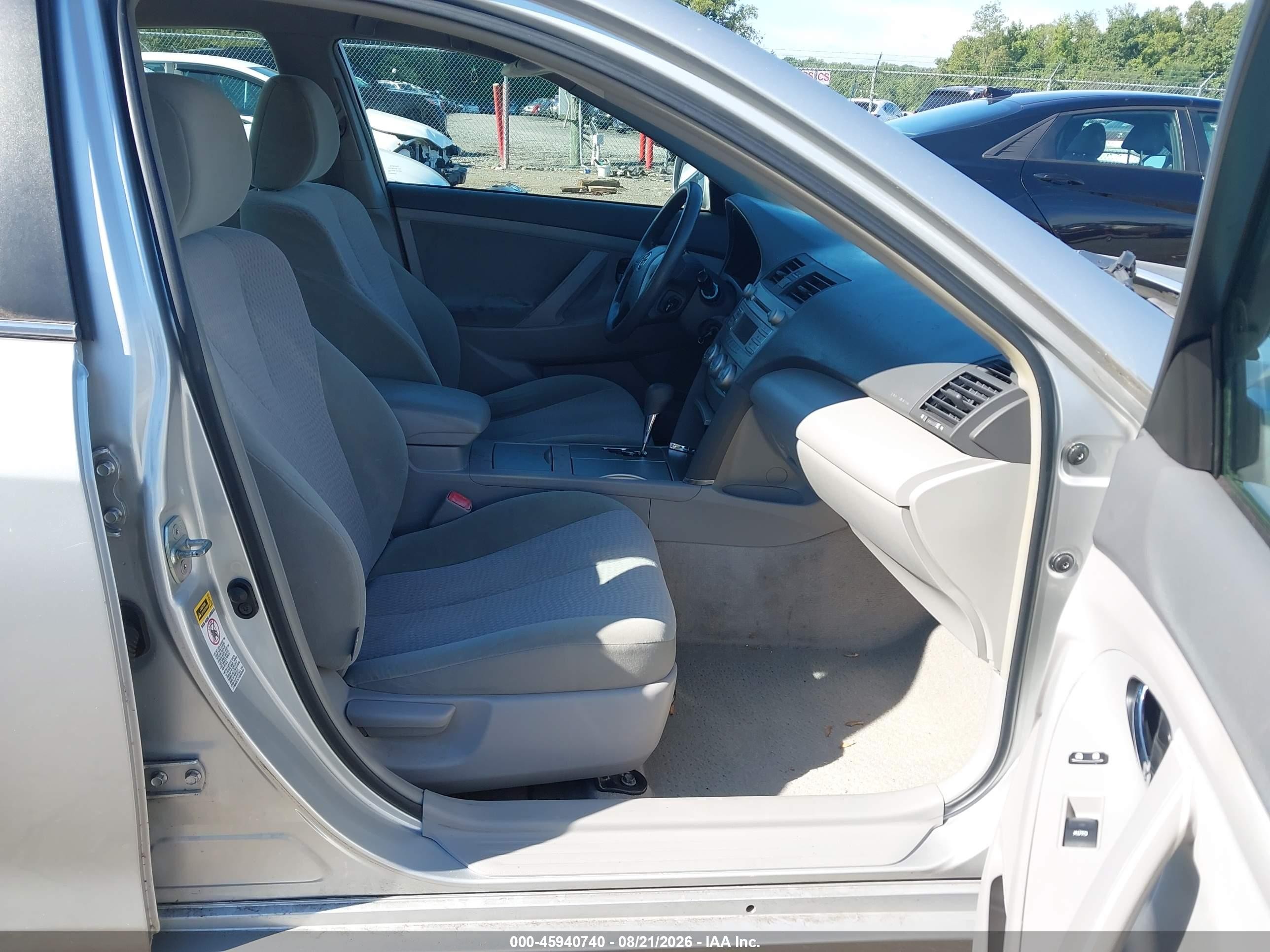 2010 Toyota Camry Le Silver vin: 4T1BF3EK7AU033442