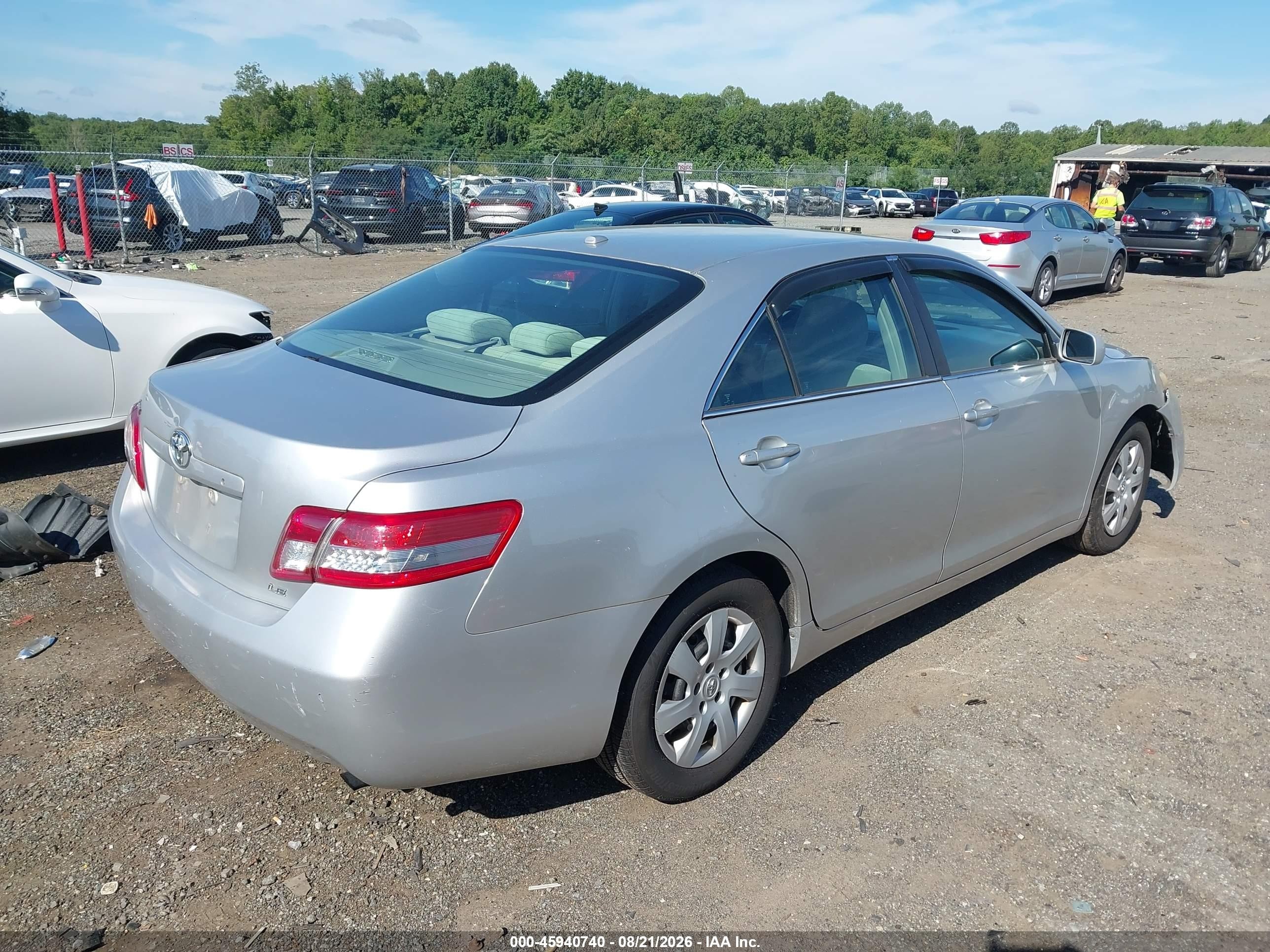 2010 Toyota Camry Le Silver vin: 4T1BF3EK7AU033442