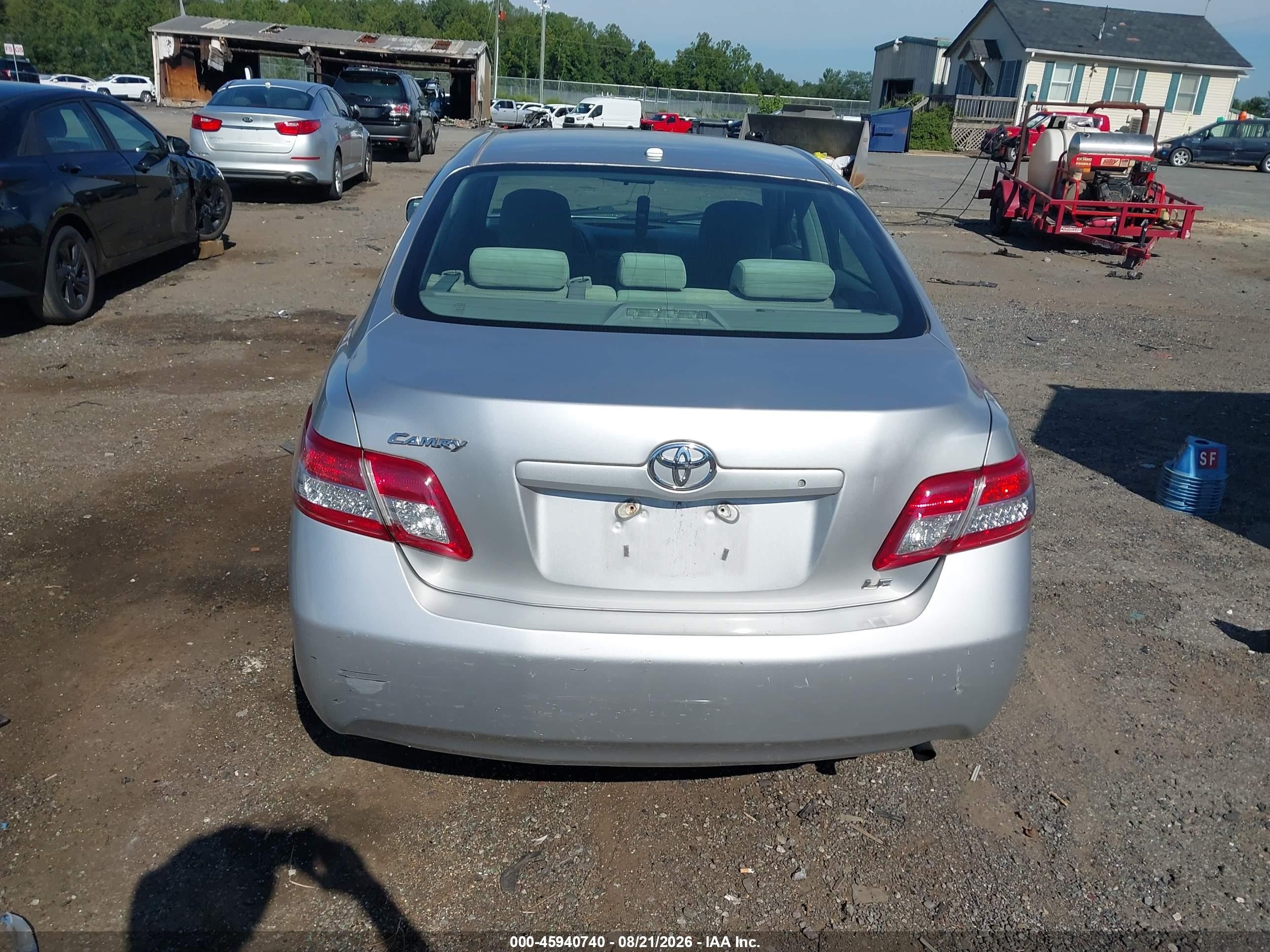 2010 Toyota Camry Le Silver vin: 4T1BF3EK7AU033442