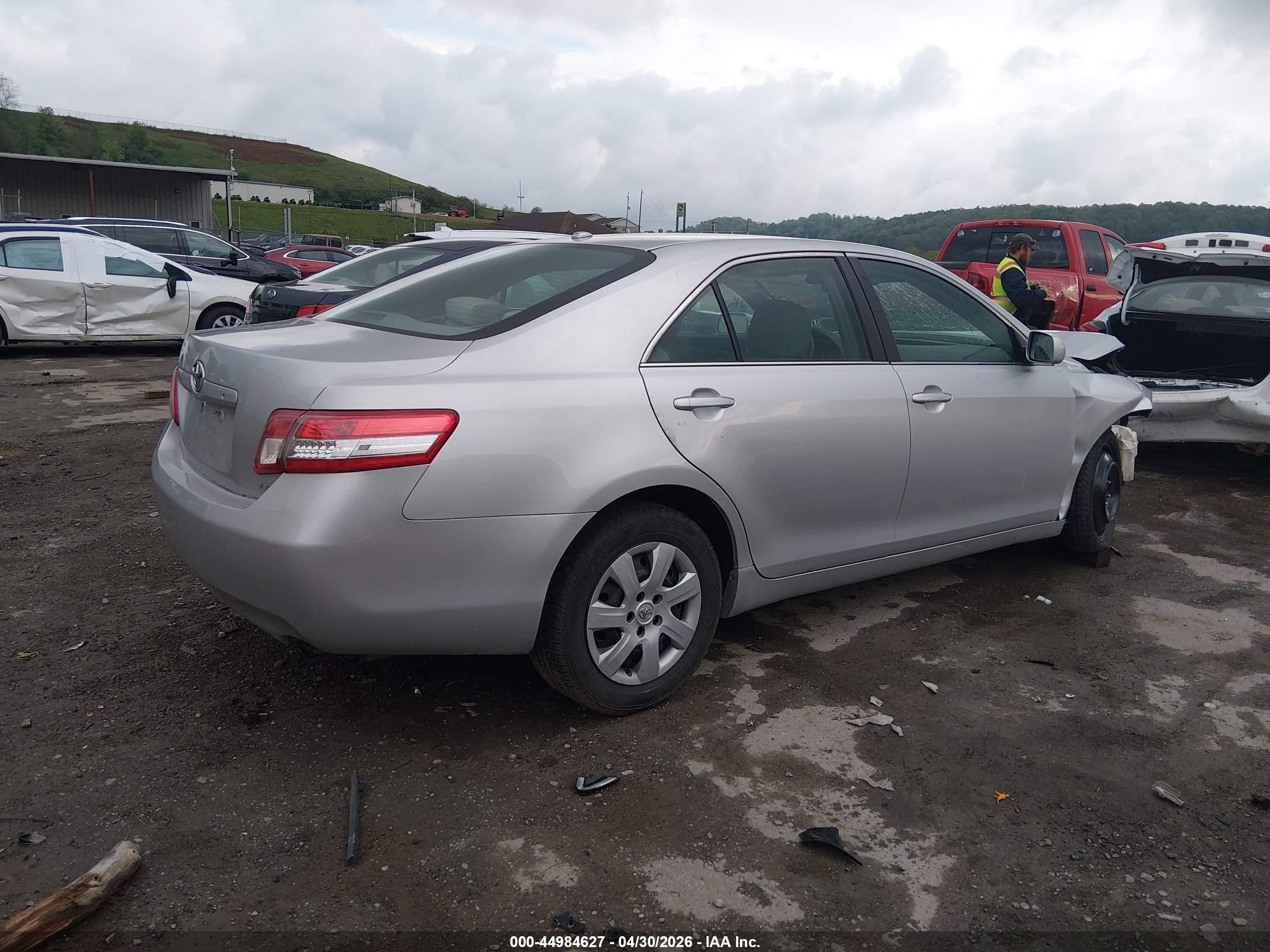 2010 Toyota Camry Le Silver vin: 4T1BF3EK7AU057529
