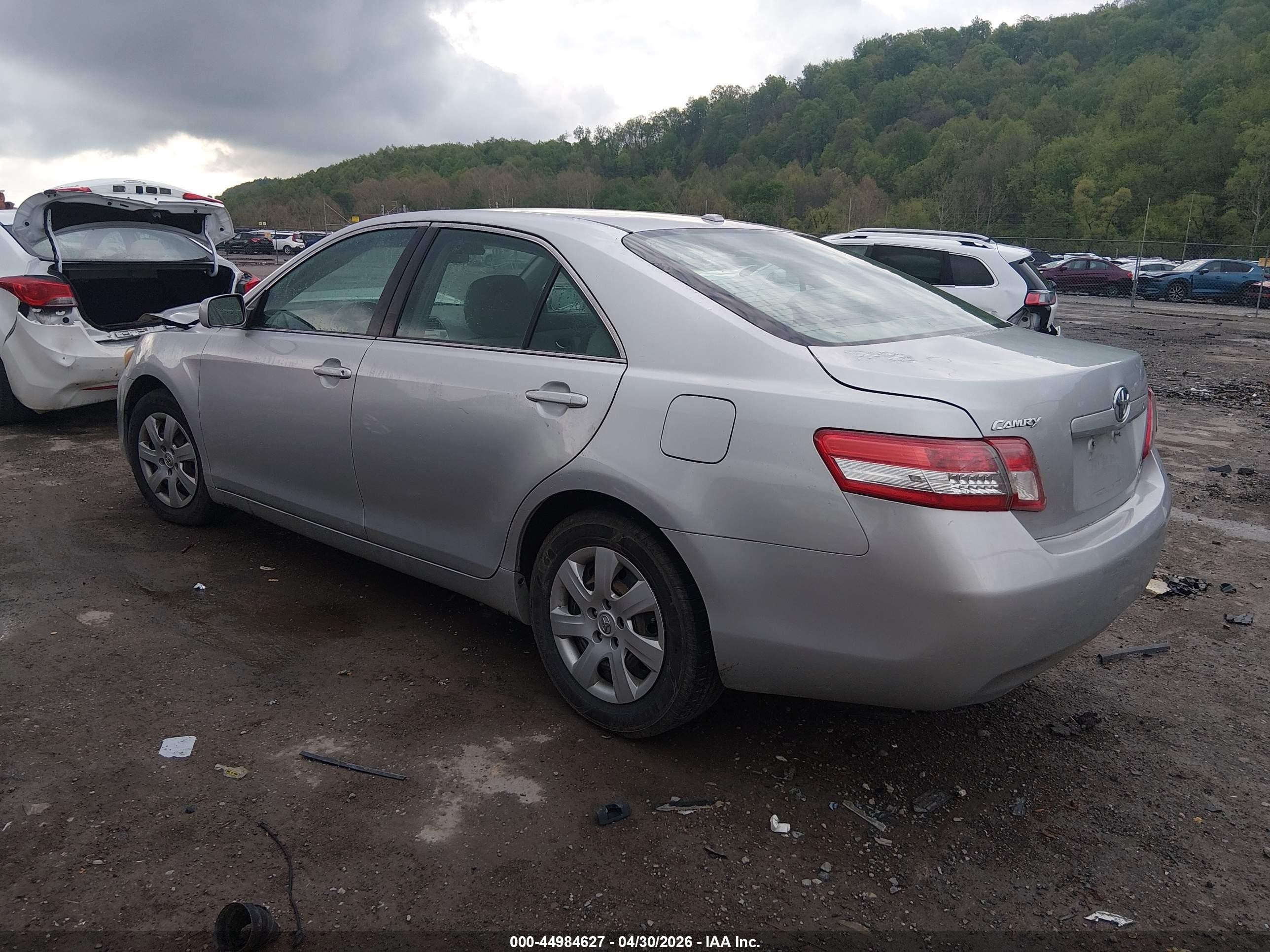 2010 Toyota Camry Le Silver vin: 4T1BF3EK7AU057529
