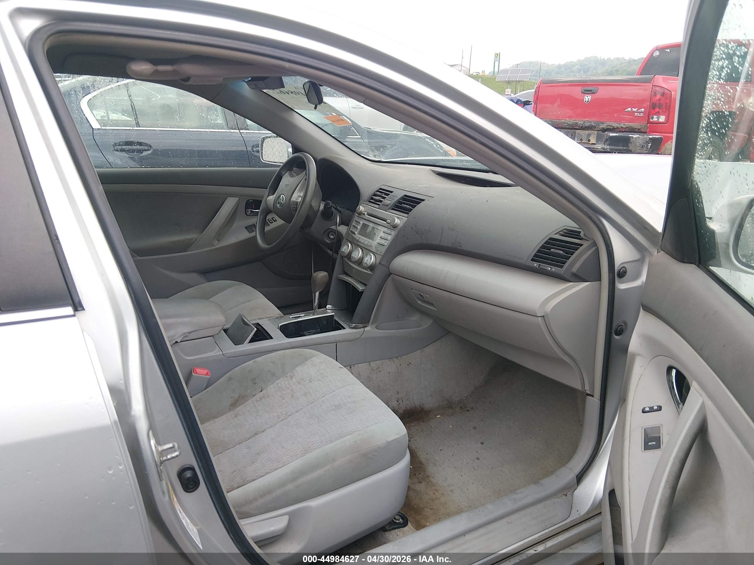 2010 Toyota Camry Le Silver vin: 4T1BF3EK7AU057529