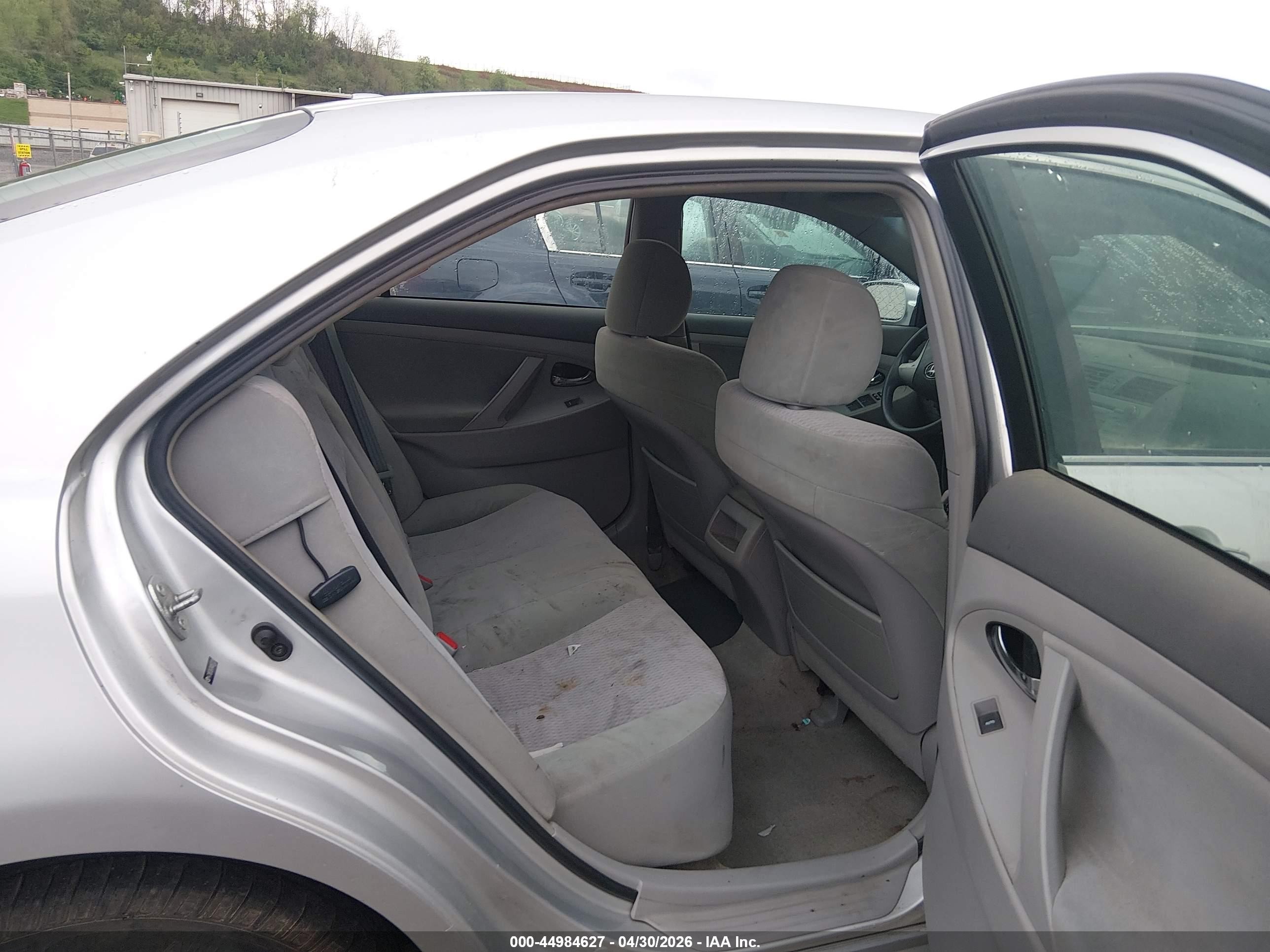 2010 Toyota Camry Le Silver vin: 4T1BF3EK7AU057529