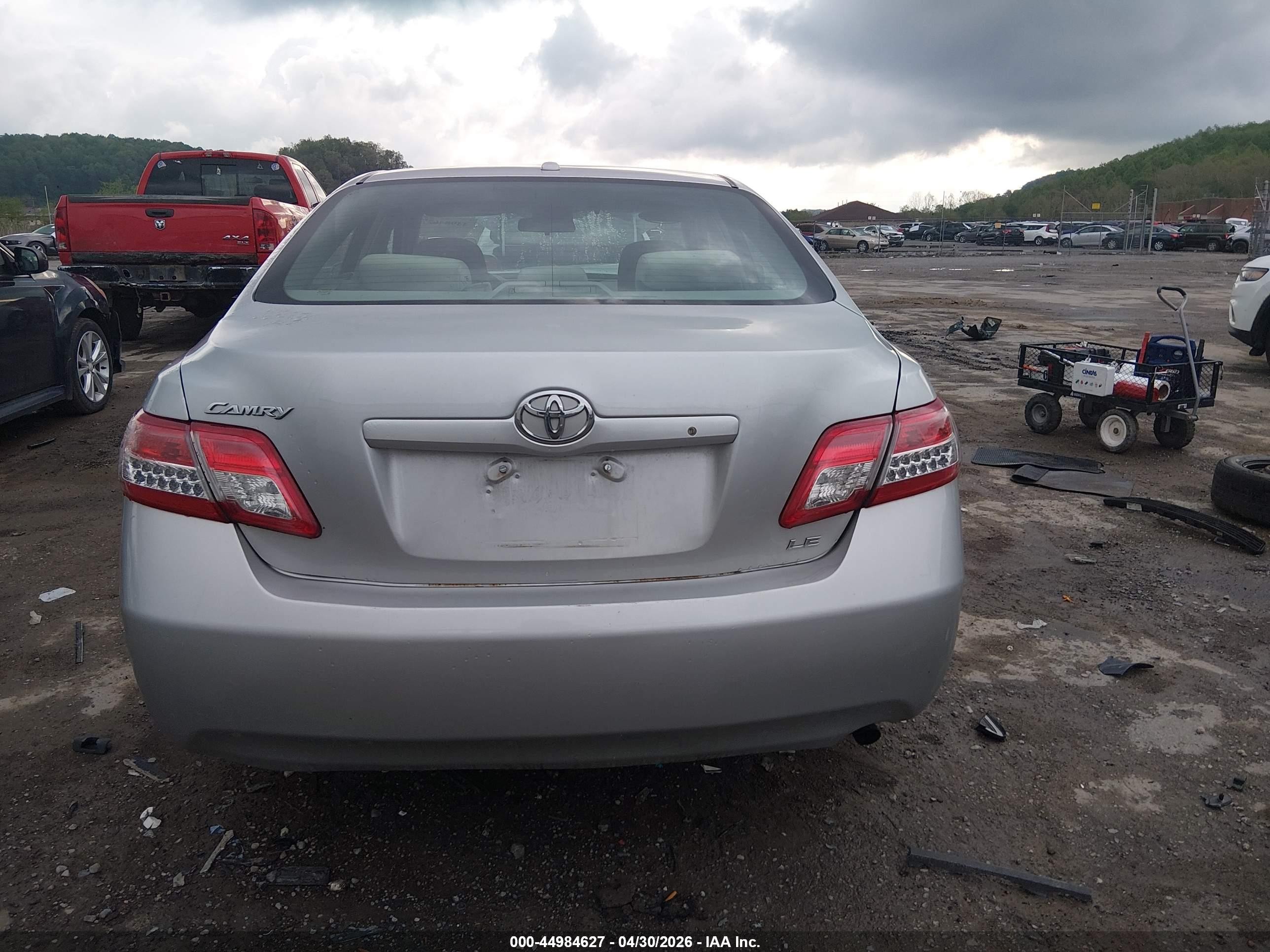 2010 Toyota Camry Le Silver vin: 4T1BF3EK7AU057529