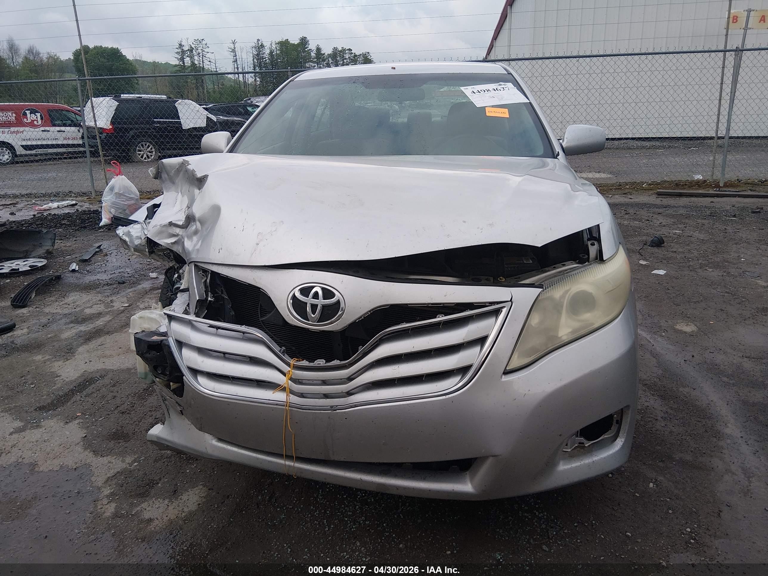 2010 Toyota Camry Le Silver vin: 4T1BF3EK7AU057529