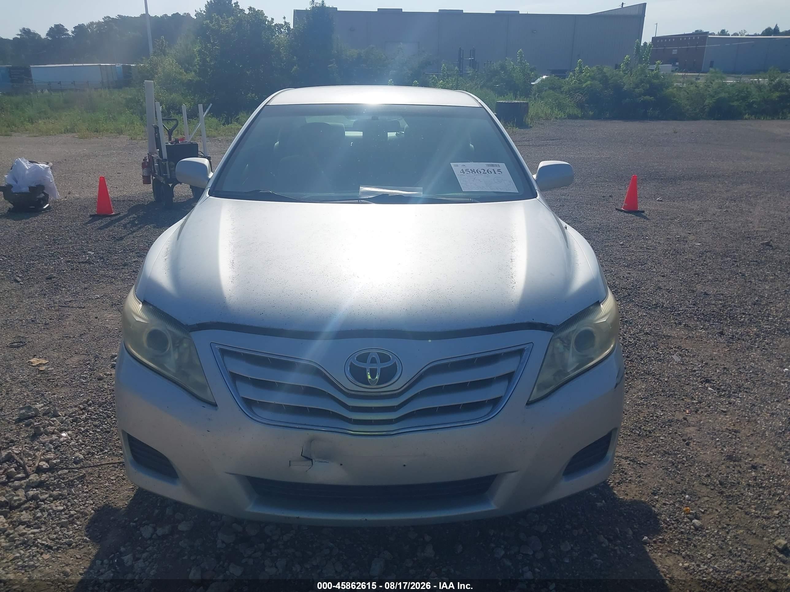 2010 Toyota Camry Le Silver vin: 4T1BF3EK7AU062634