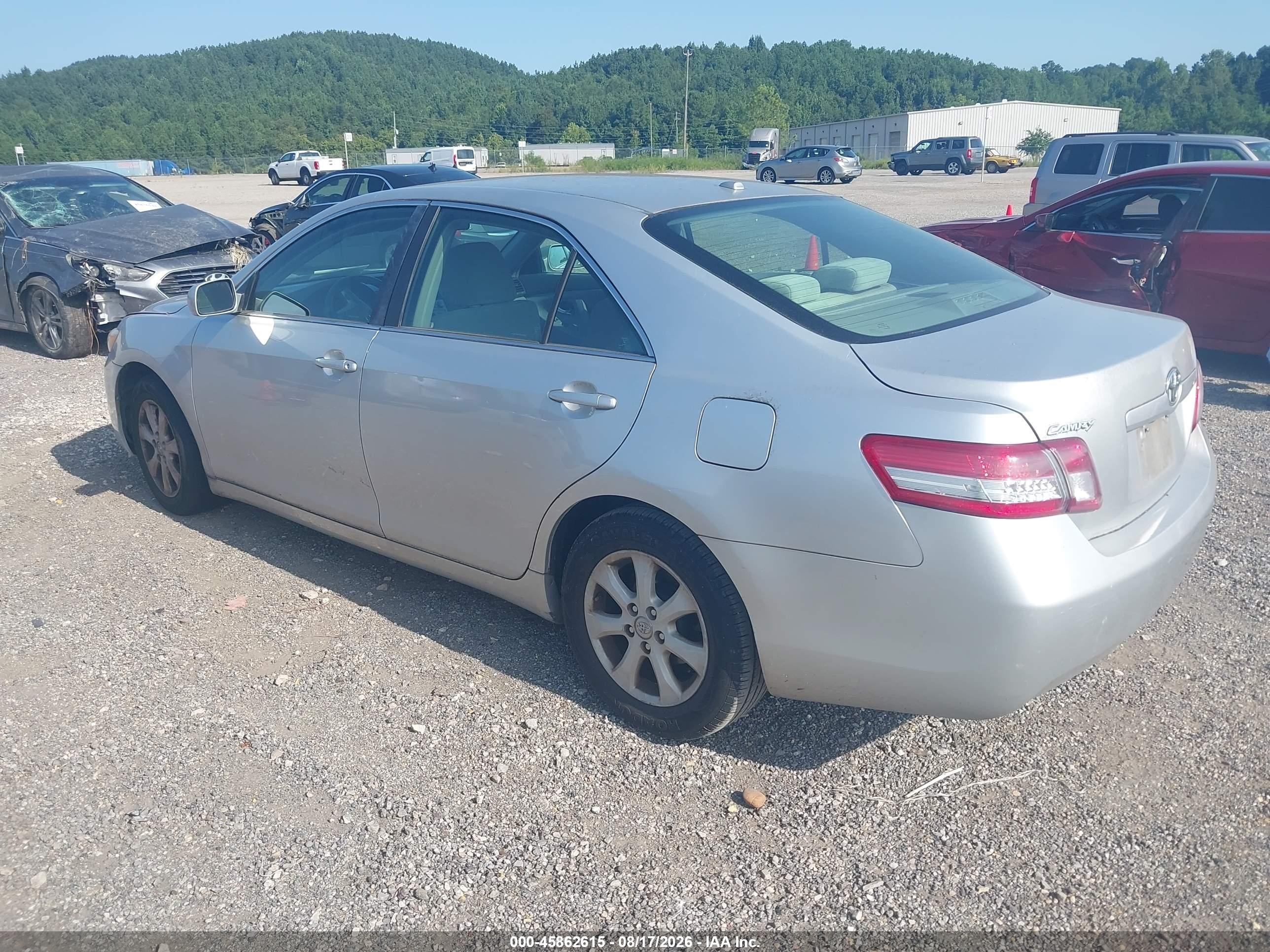 2010 Toyota Camry Le Silver vin: 4T1BF3EK7AU062634