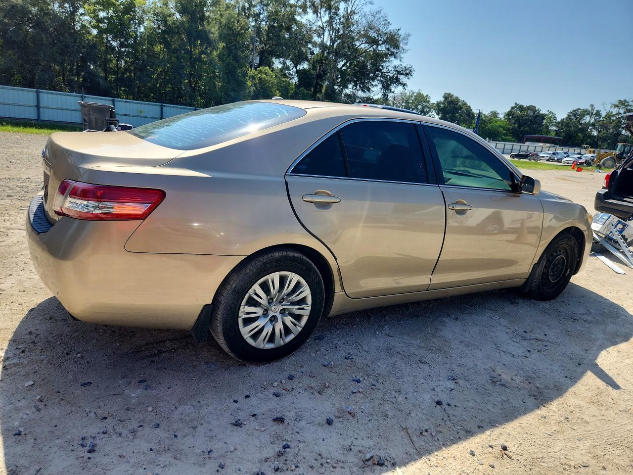 2010 Toyota Camry Base Золотой vin: 4T1BF3EK7AU070765