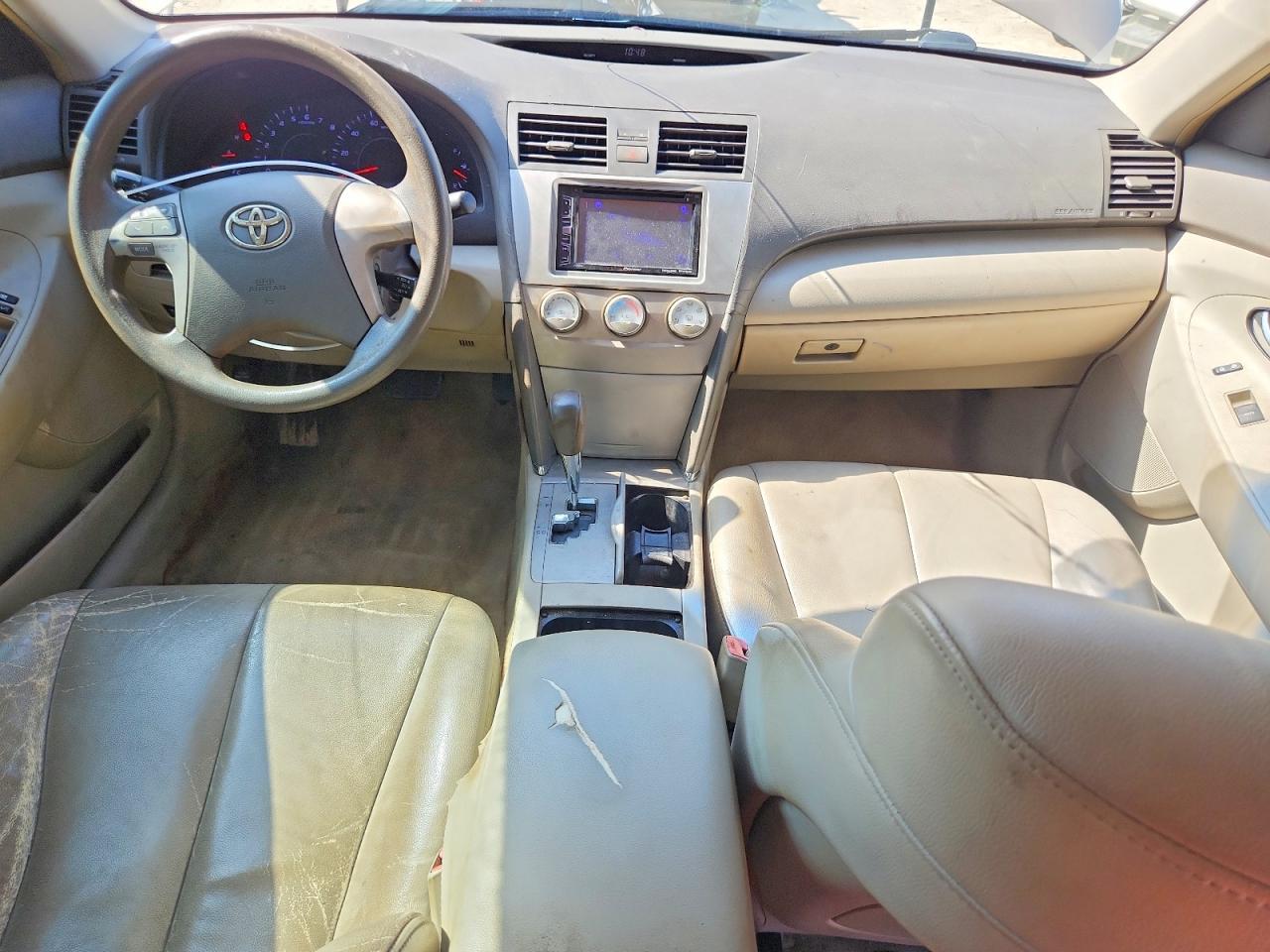 2010 Toyota Camry Base Золотой vin: 4T1BF3EK7AU070765