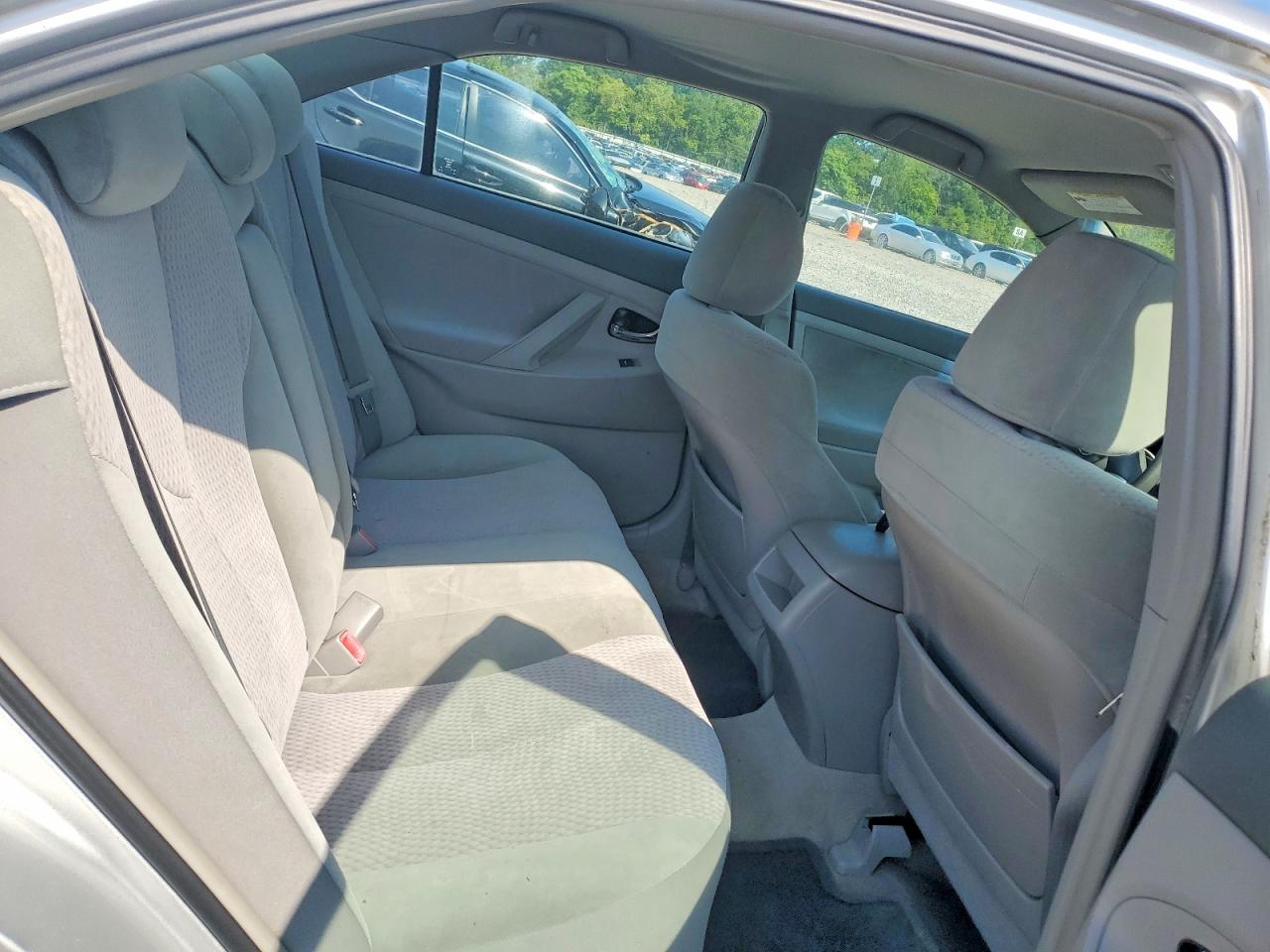 2010 Toyota Camry Base Silver vin: 4T1BF3EK7AU077117
