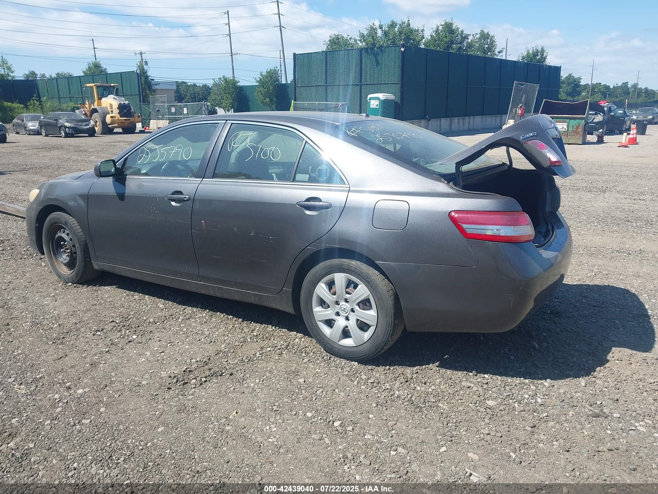 2010 Toyota Camry Le Gray vin: 4T1BF3EK7AU079255