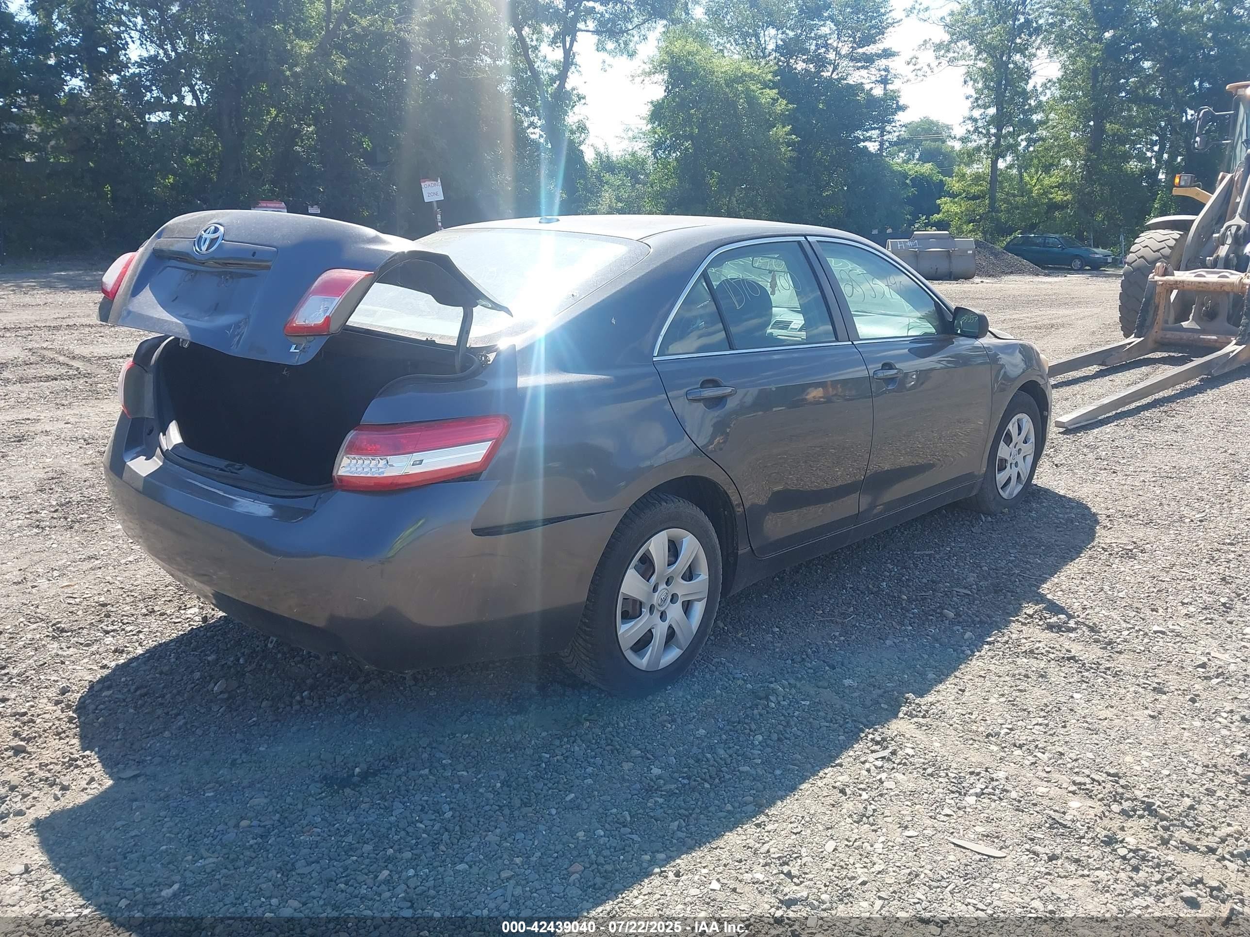 2010 Toyota Camry Le Gray vin: 4T1BF3EK7AU079255