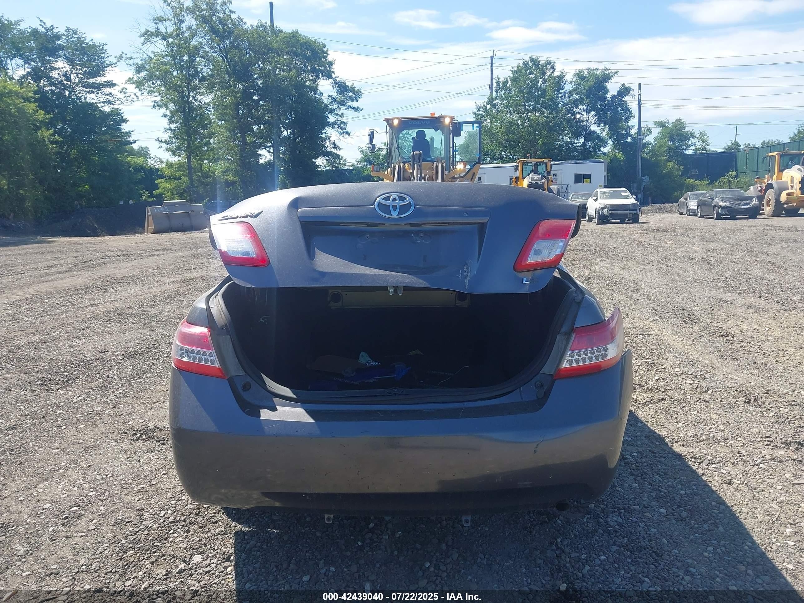 2010 Toyota Camry Le Gray vin: 4T1BF3EK7AU079255