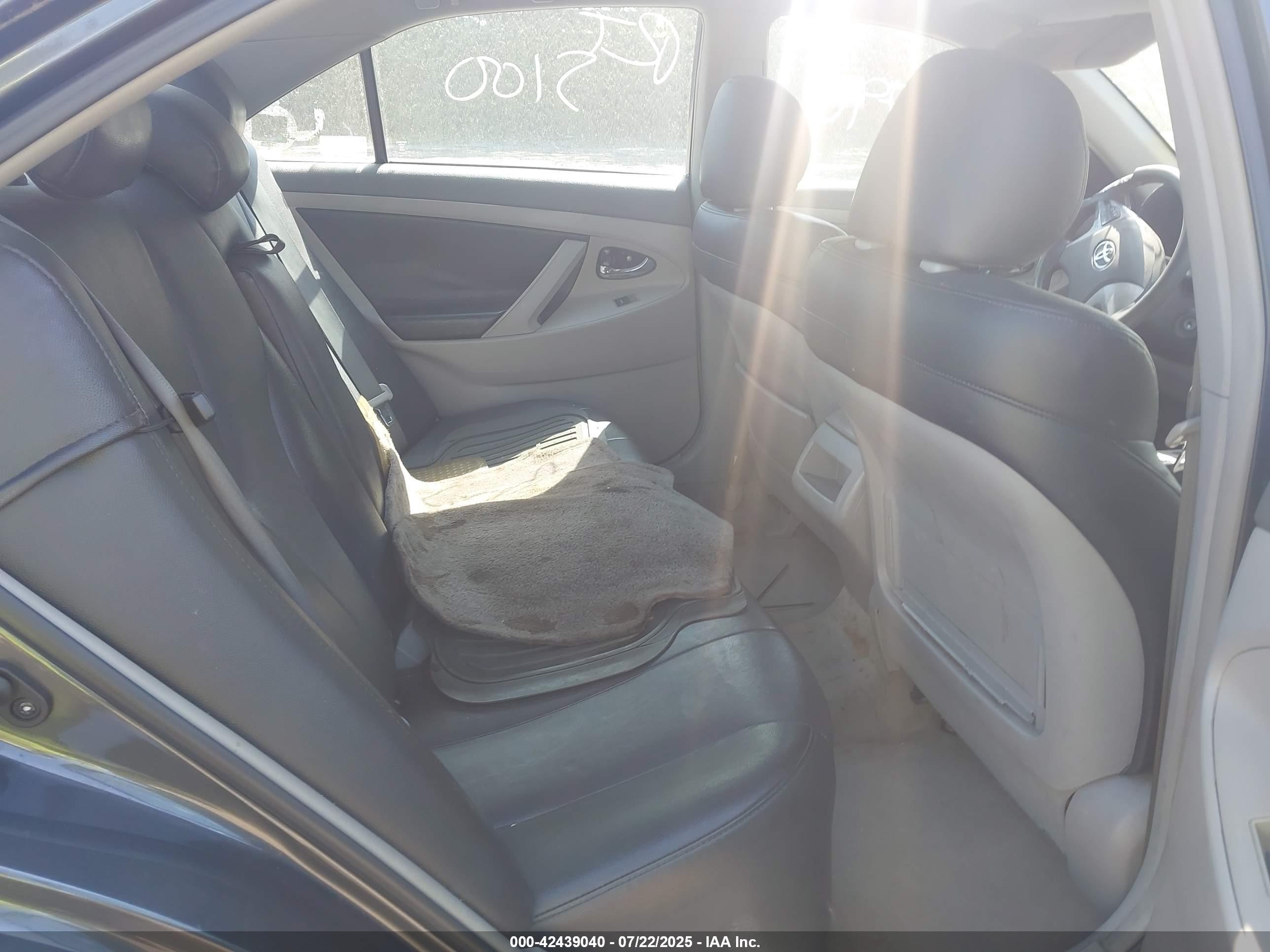 2010 Toyota Camry Le Gray vin: 4T1BF3EK7AU079255