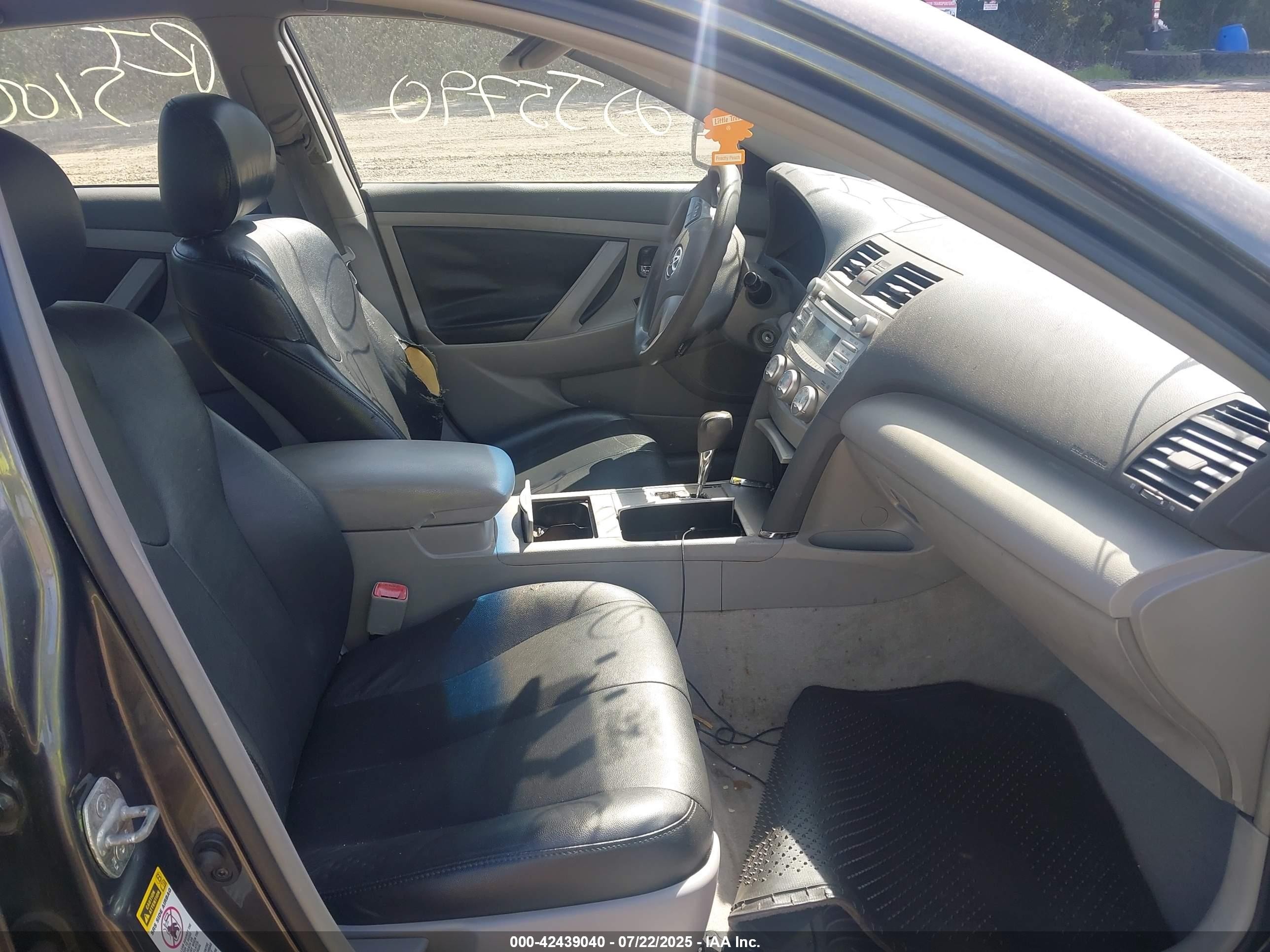 2010 Toyota Camry Le Gray vin: 4T1BF3EK7AU079255