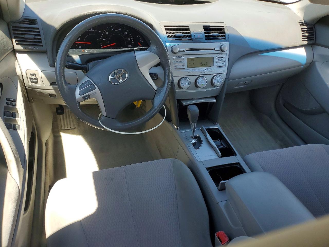 2010 Toyota Camry Base Серебряный vin: 4T1BF3EK7AU081149