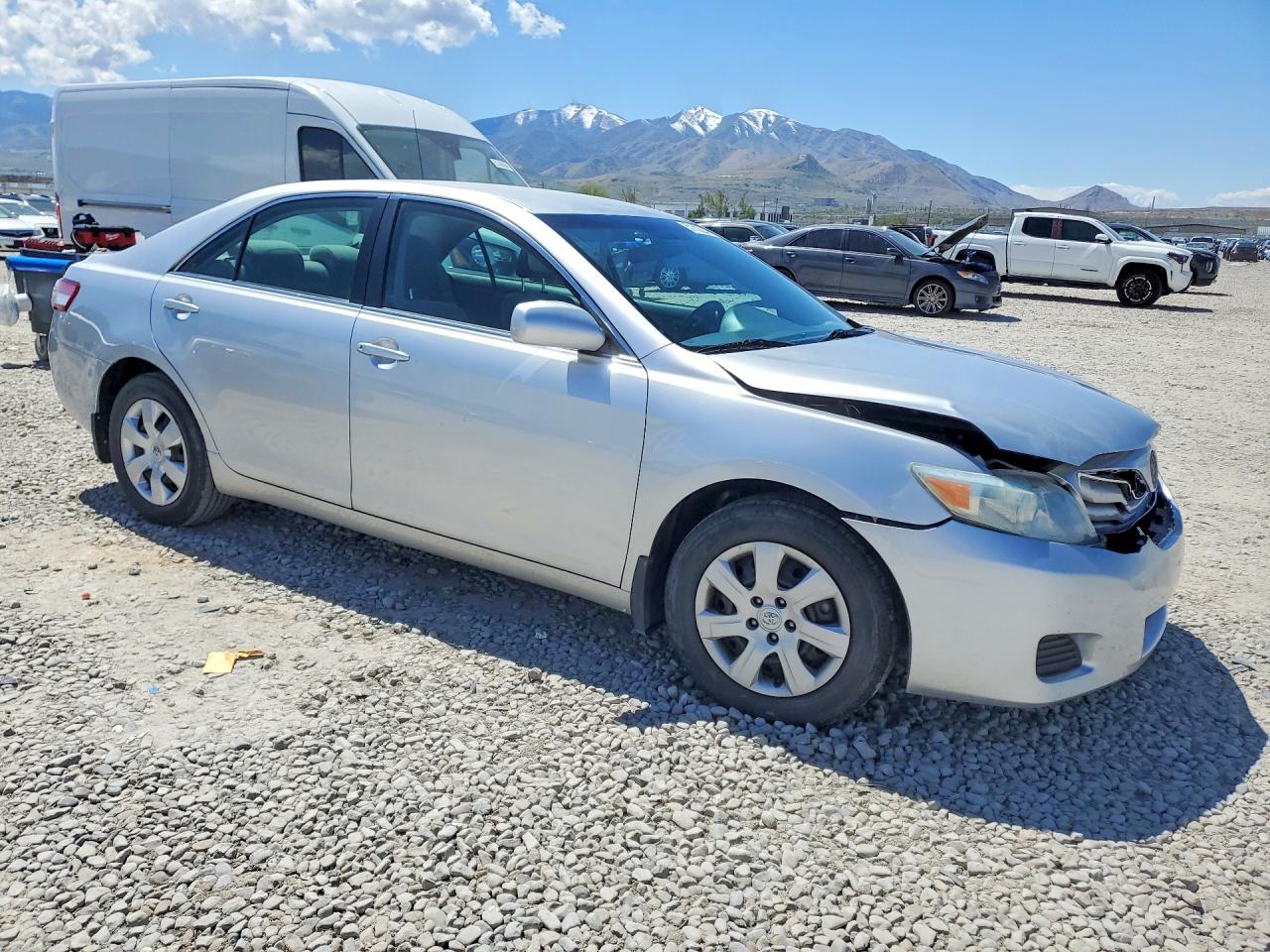2010 Toyota Camry Base Серебряный vin: 4T1BF3EK7AU081149