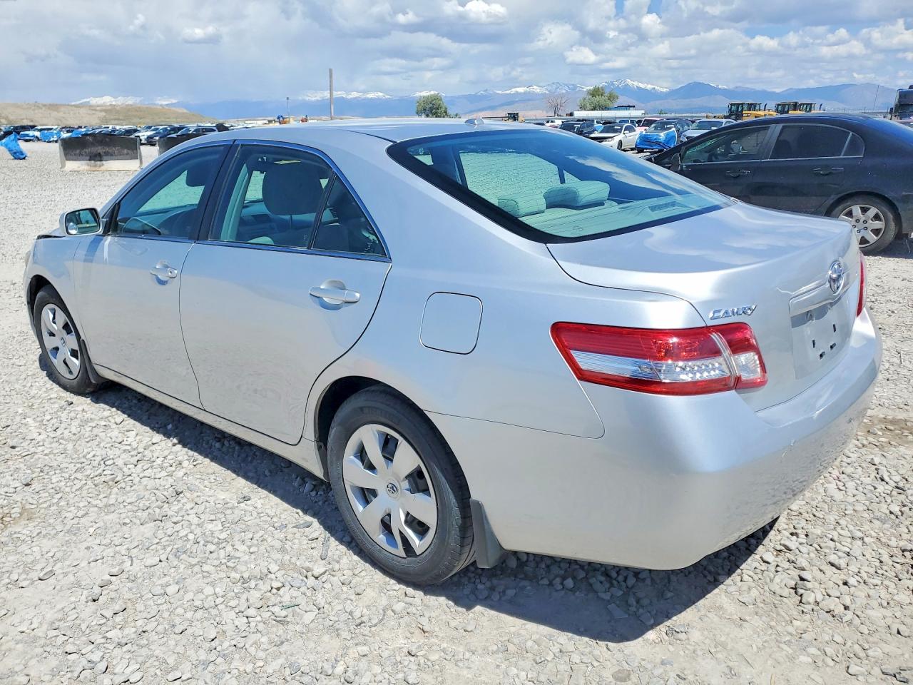 2010 Toyota Camry Base Серебряный vin: 4T1BF3EK7AU081149