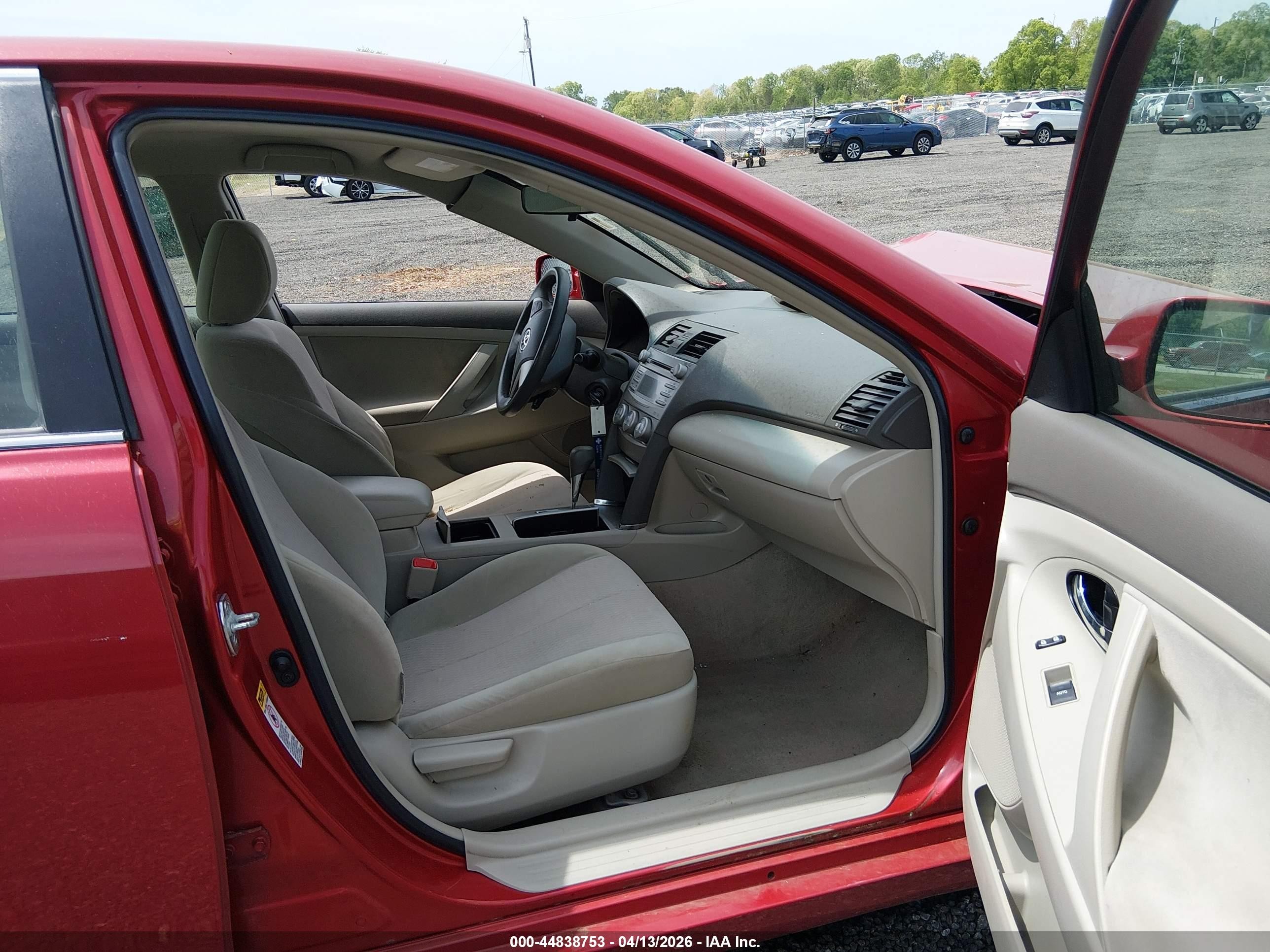 2010 Toyota Camry Le Red vin: 4T1BF3EK7AU084407