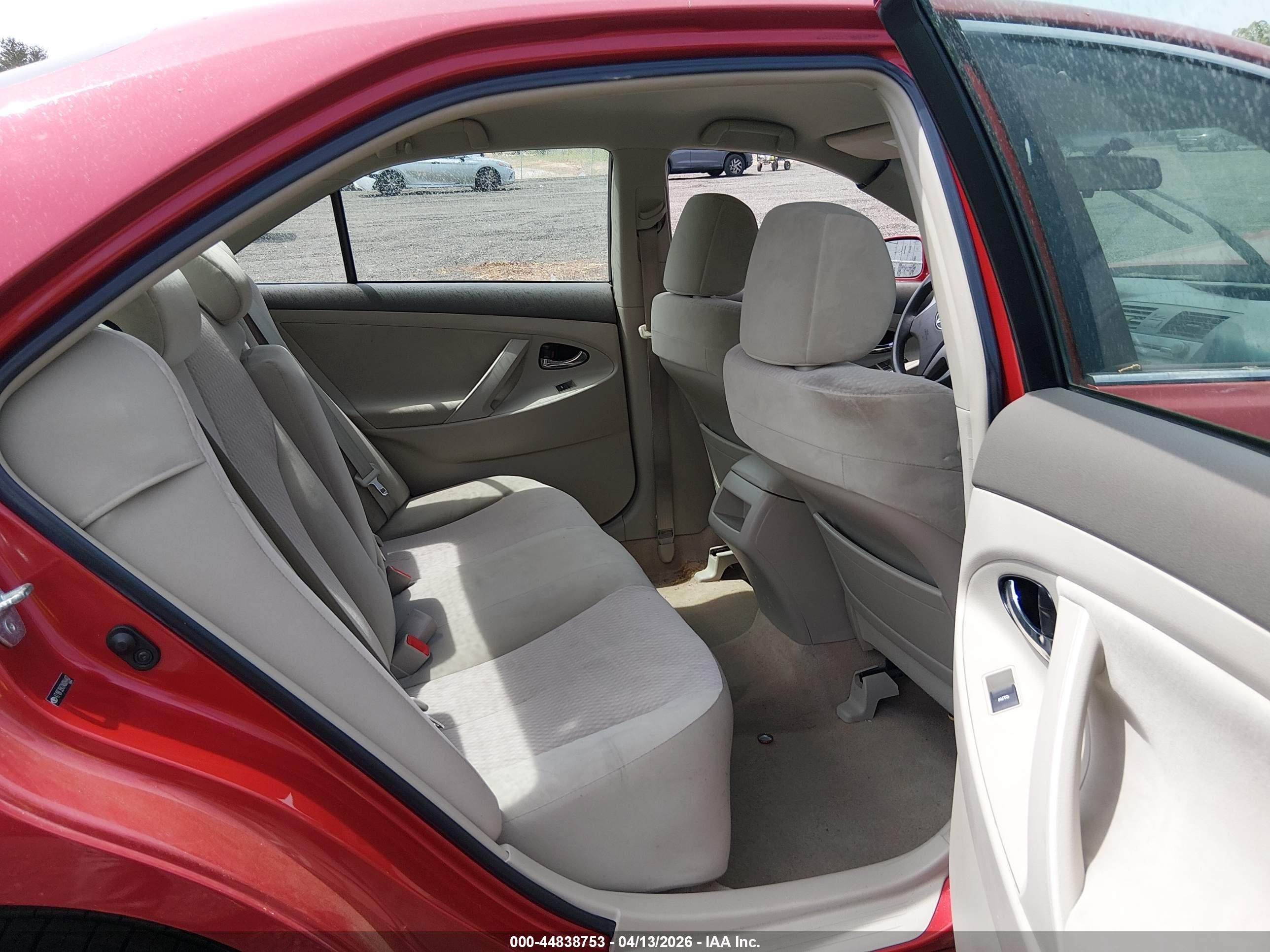 2010 Toyota Camry Le Red vin: 4T1BF3EK7AU084407