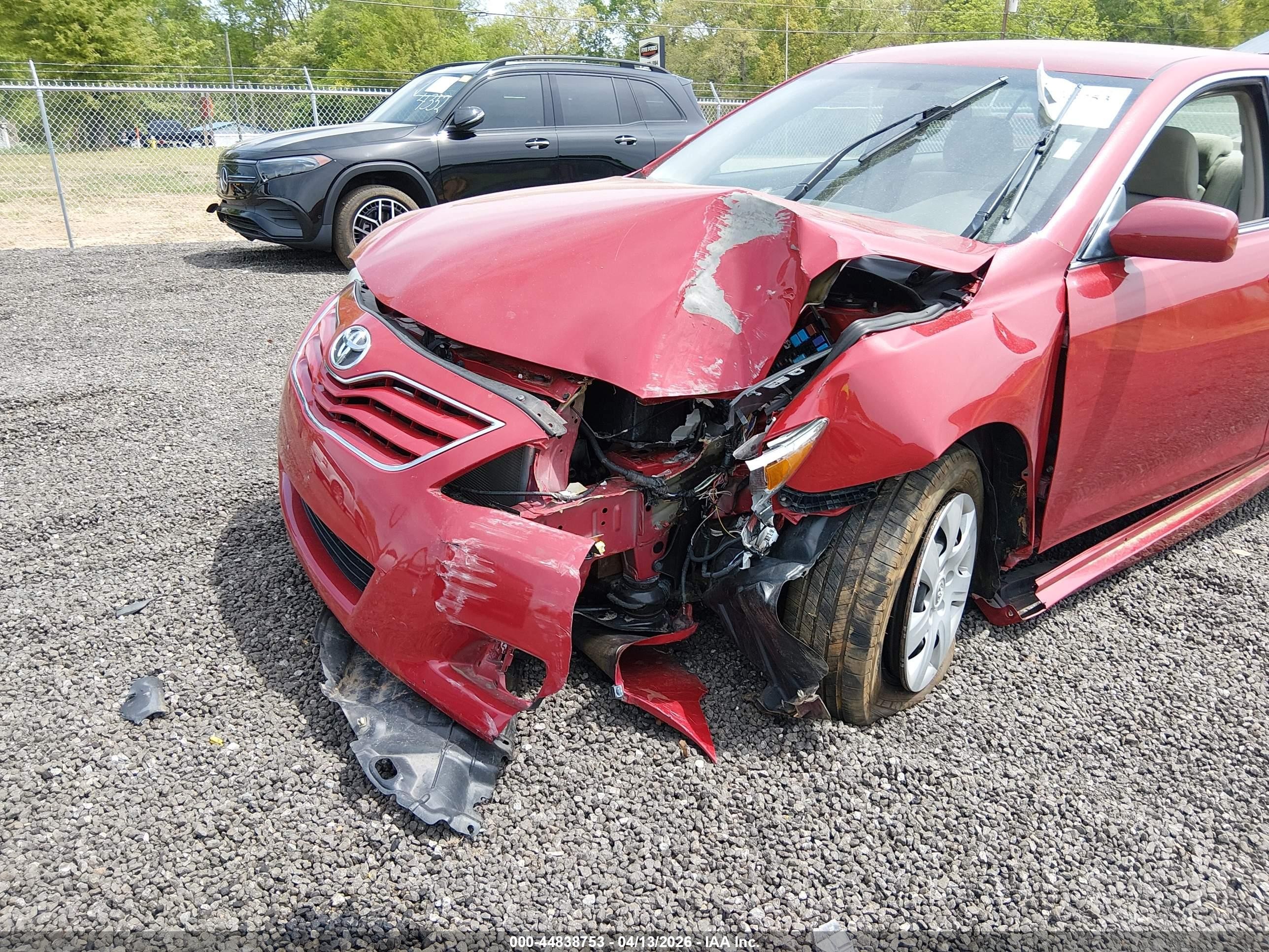 2010 Toyota Camry Le Red vin: 4T1BF3EK7AU084407