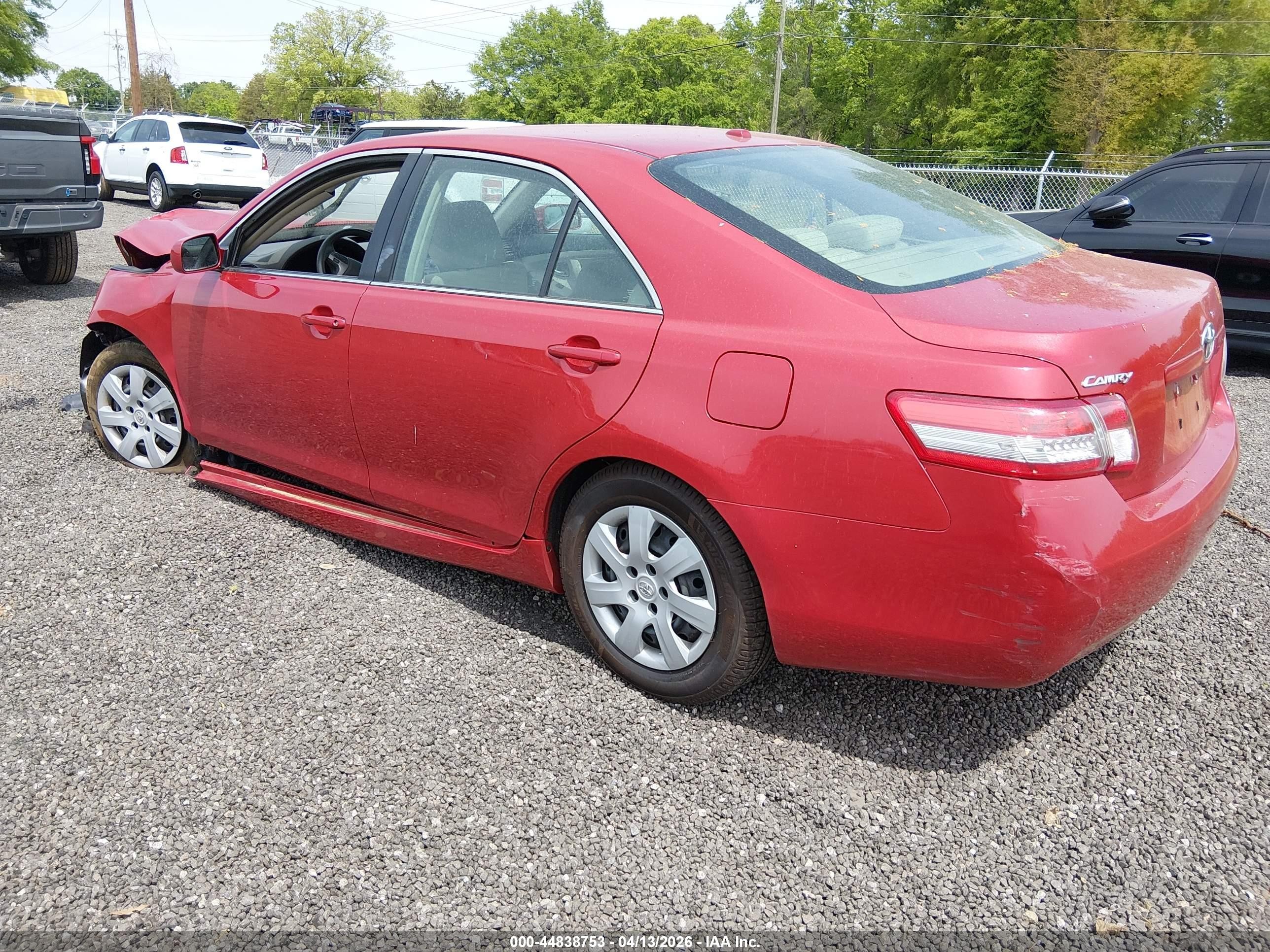 2010 Toyota Camry Le Red vin: 4T1BF3EK7AU084407