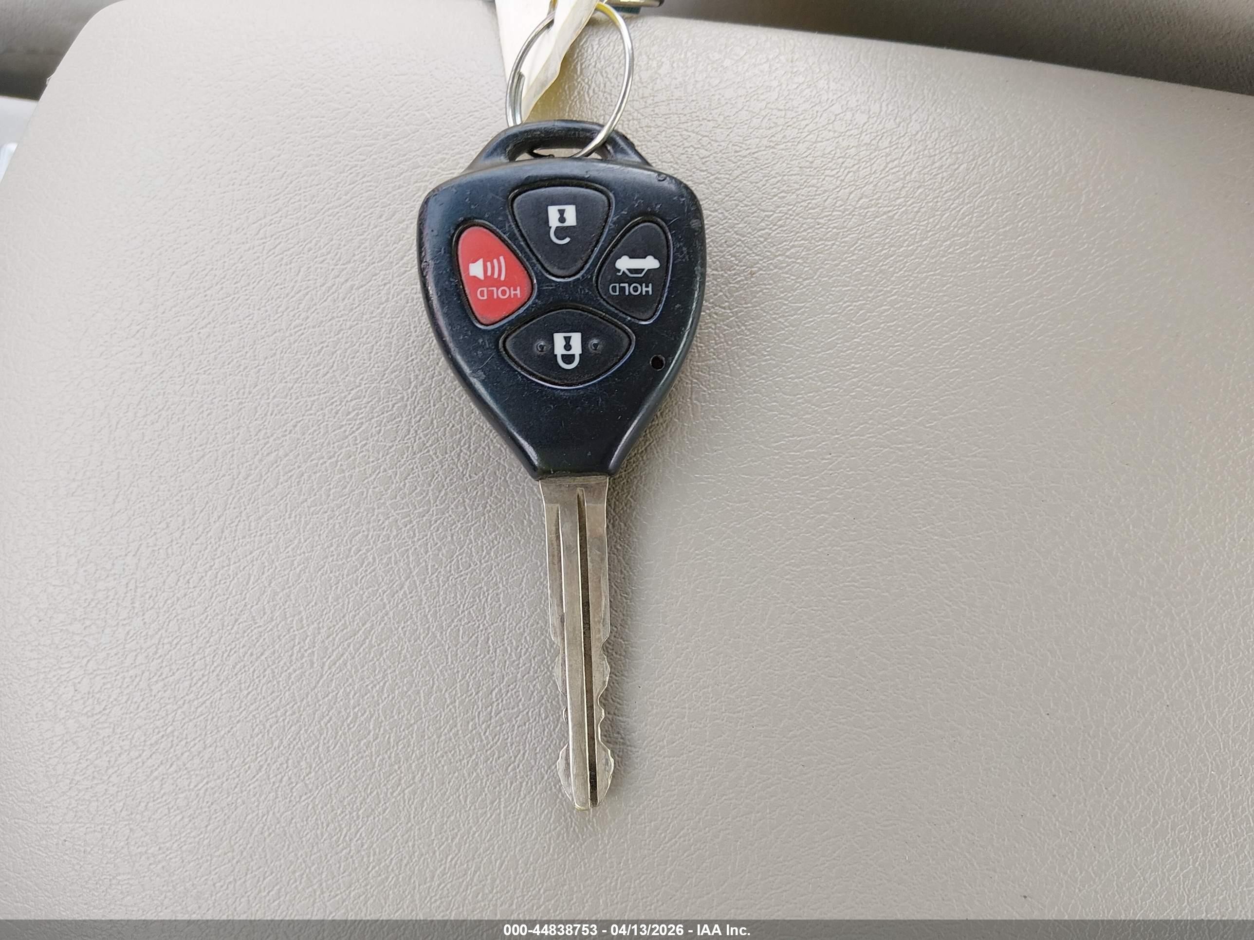 2010 Toyota Camry Le Red vin: 4T1BF3EK7AU084407