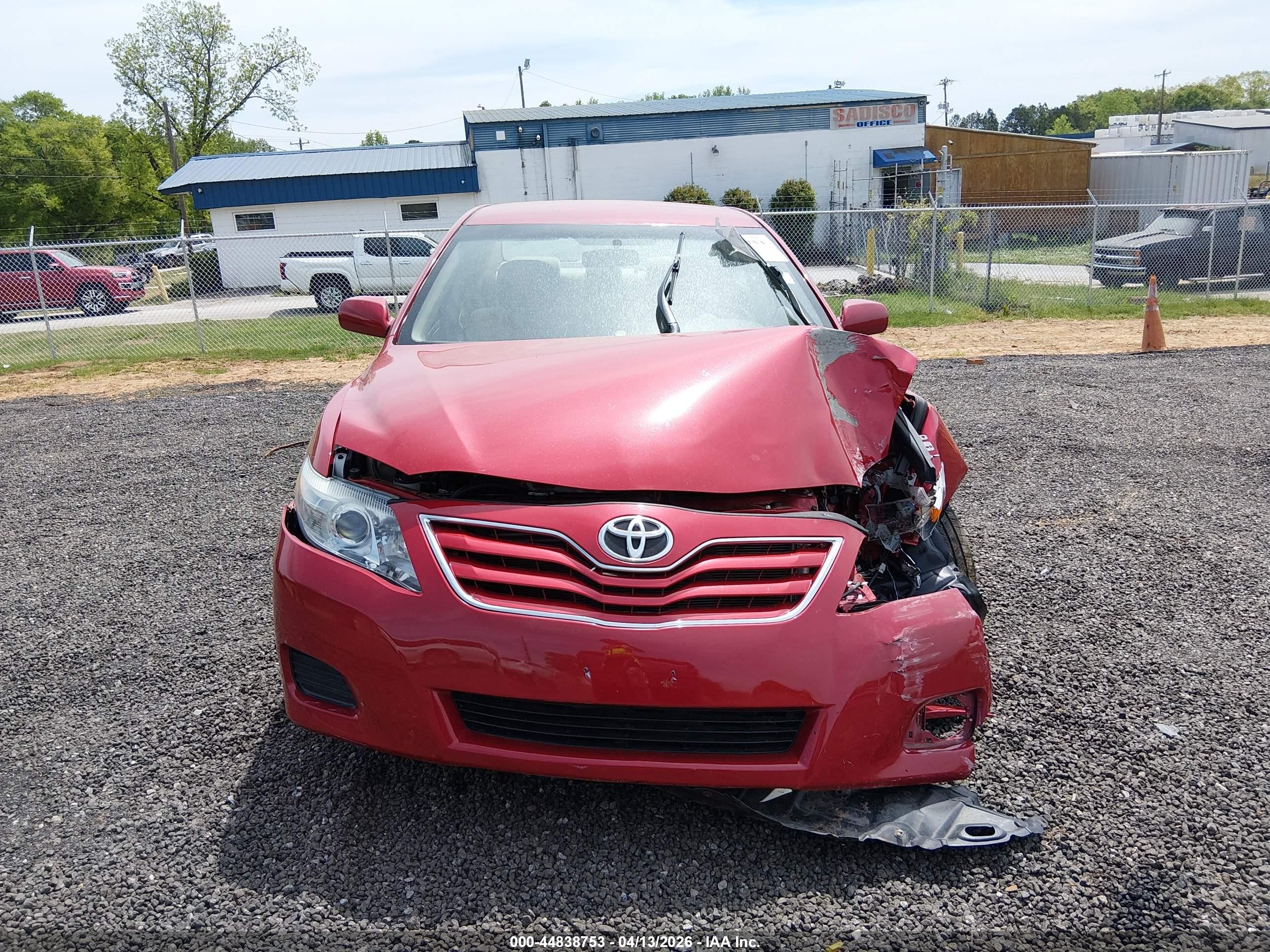 2010 Toyota Camry Le Red vin: 4T1BF3EK7AU084407