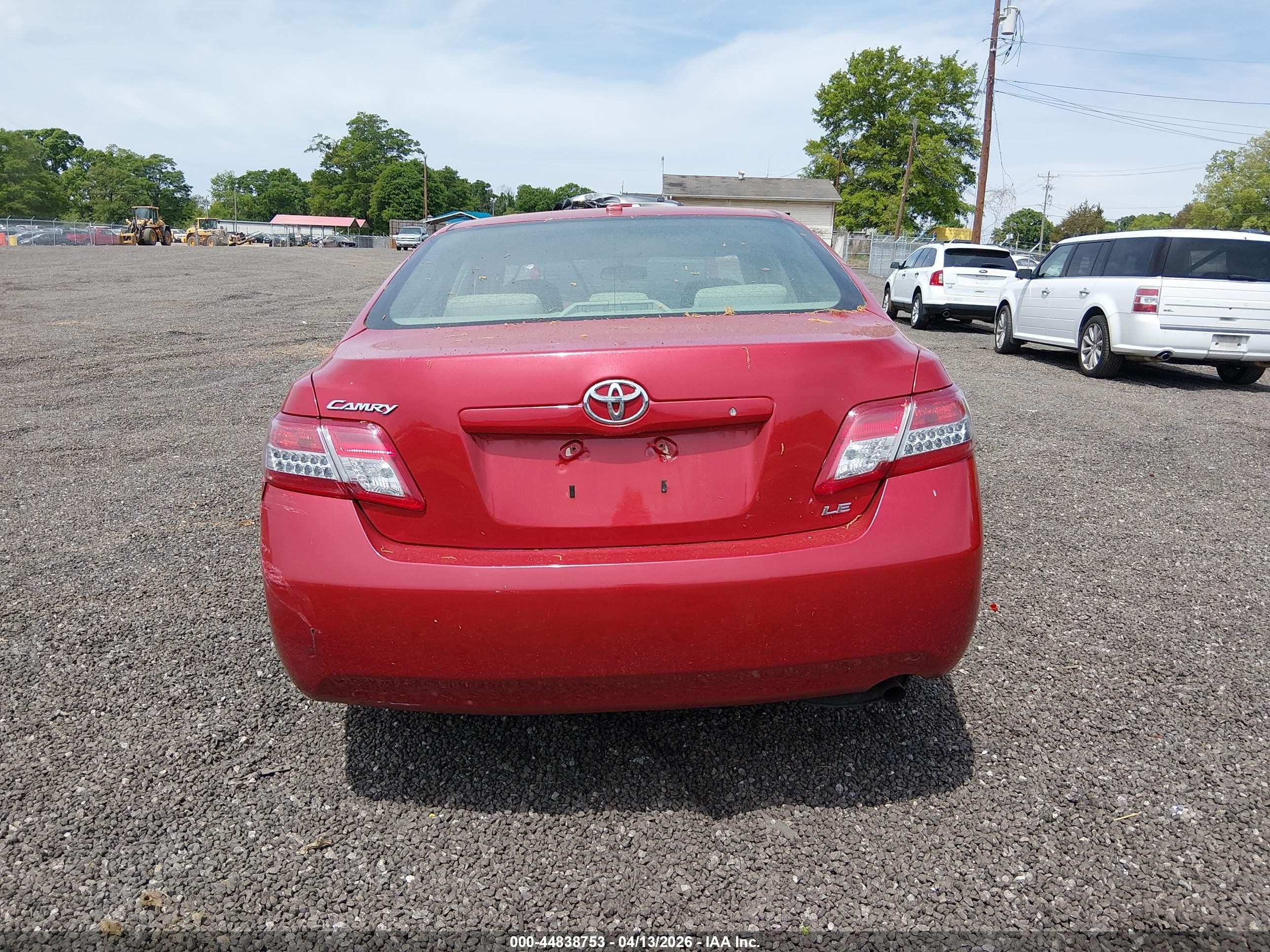2010 Toyota Camry Le Red vin: 4T1BF3EK7AU084407