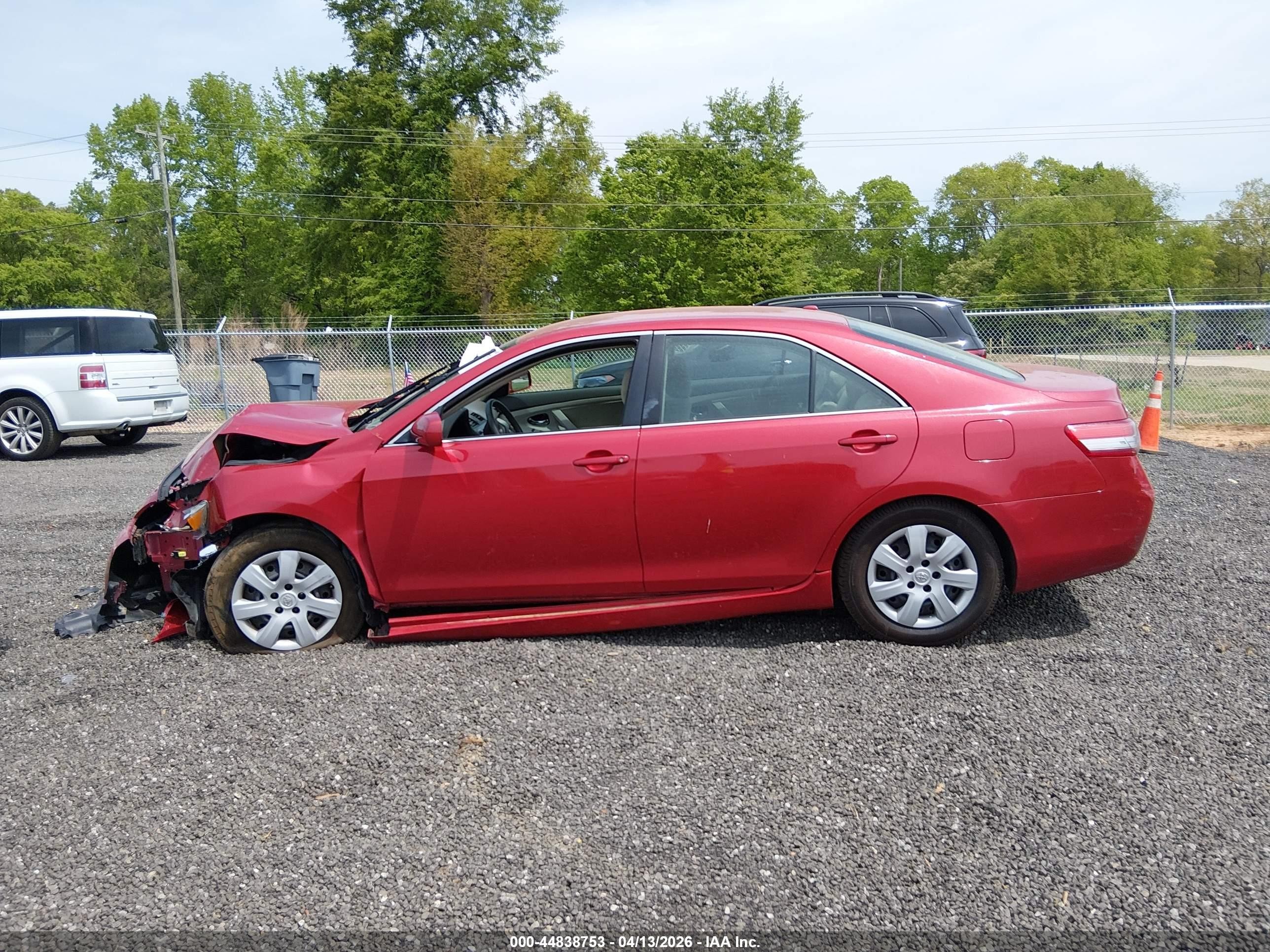 2010 Toyota Camry Le Red vin: 4T1BF3EK7AU084407