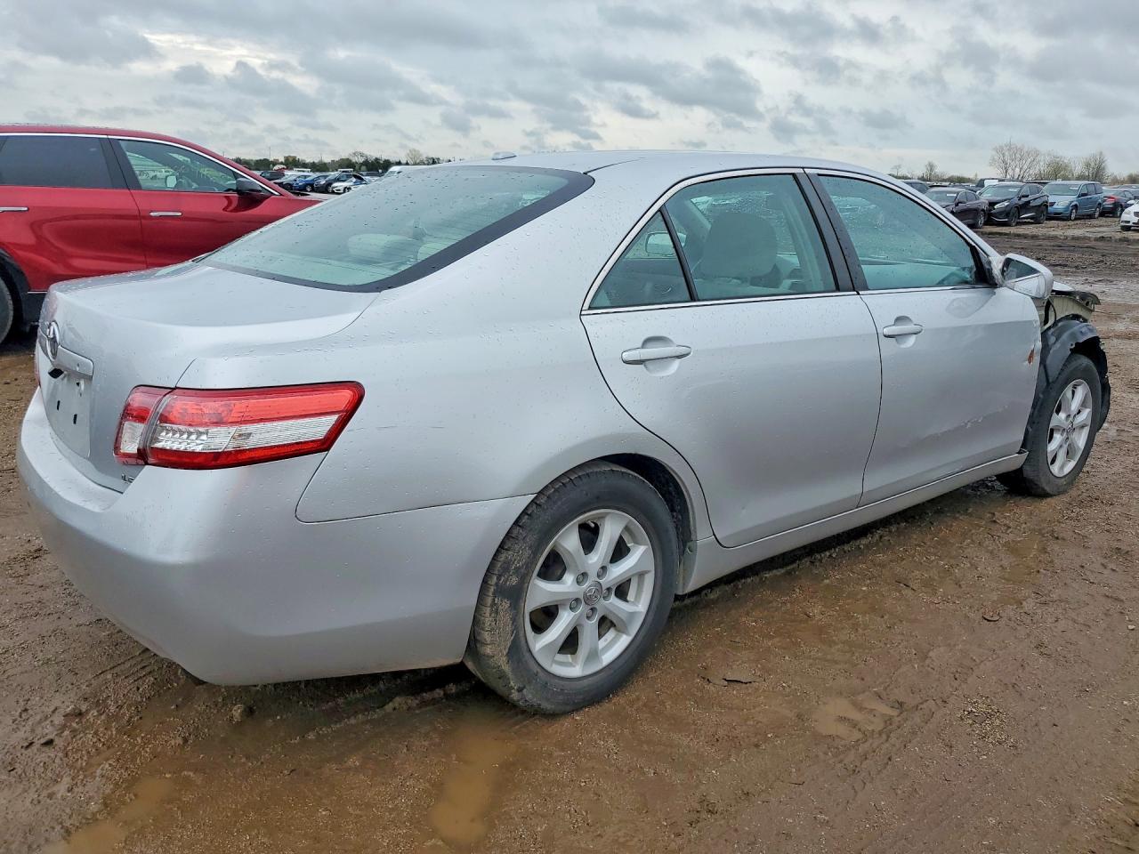 2010 Toyota Camry Le Silver vin: 4T1BF3EK7AU095035