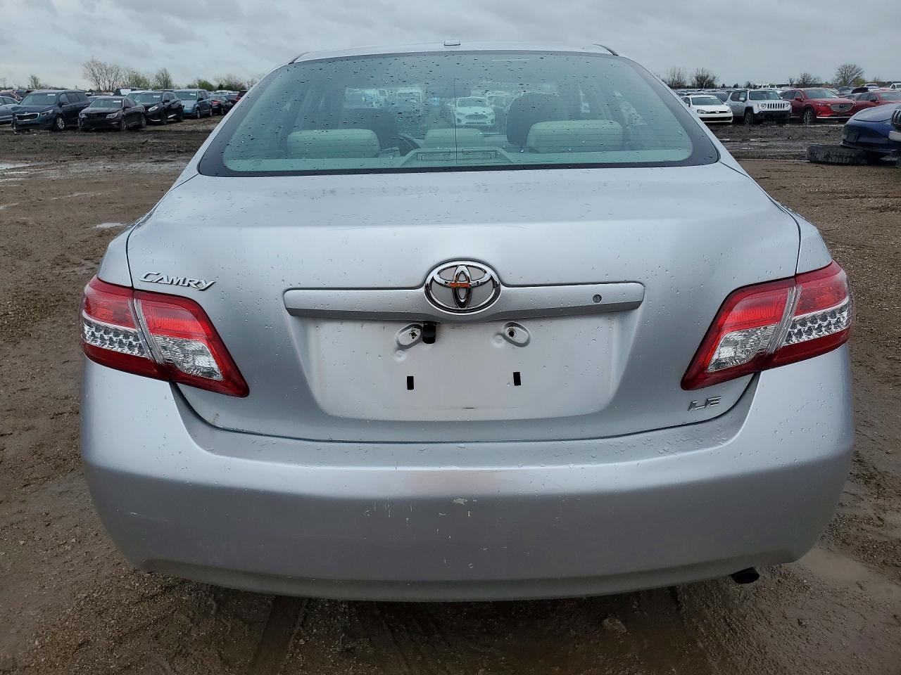 2010 Toyota Camry Le Silver vin: 4T1BF3EK7AU095035