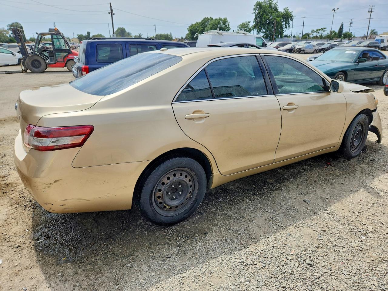 2010 Toyota Camry Le Gold vin: 4T1BF3EK7AU097030