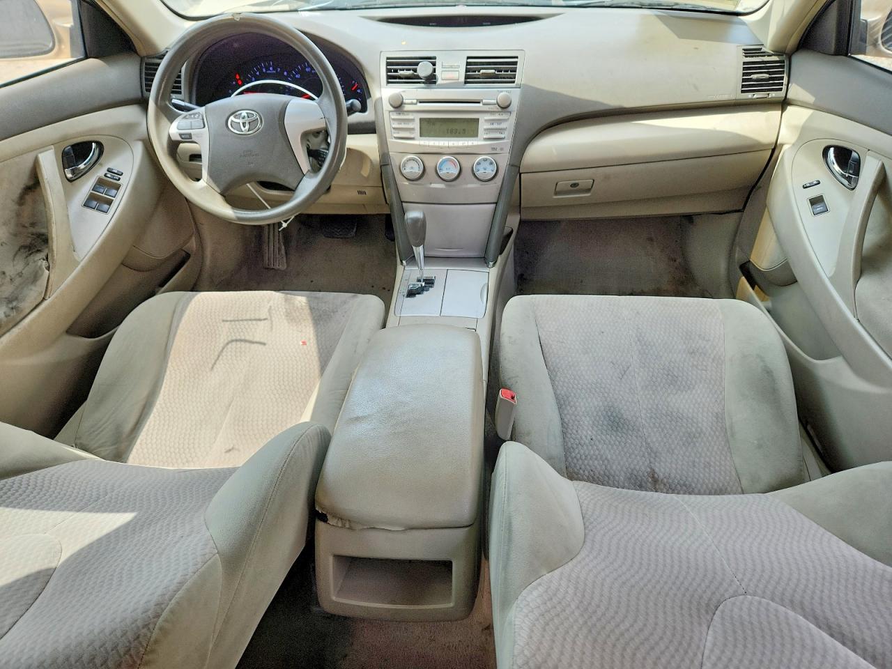 2010 Toyota Camry Le Gold vin: 4T1BF3EK7AU097030
