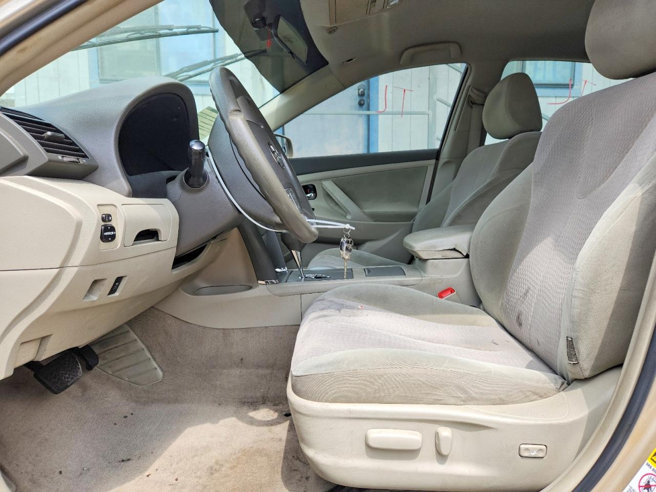 2010 Toyota Camry Le Gold vin: 4T1BF3EK7AU097030