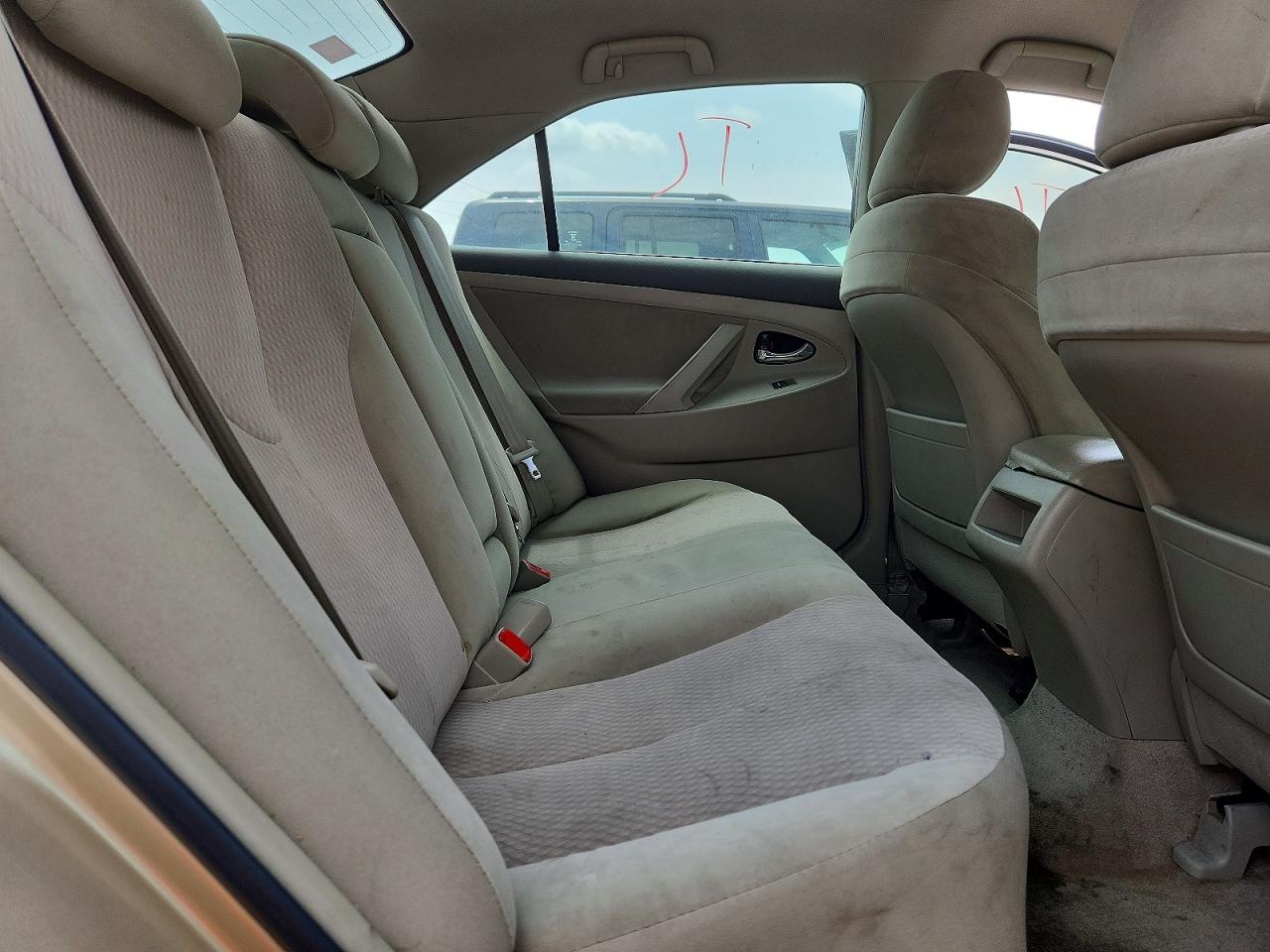 2010 Toyota Camry Le Gold vin: 4T1BF3EK7AU097030