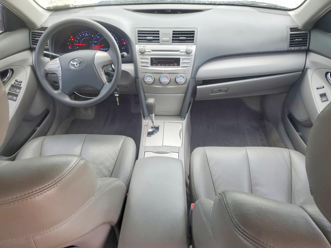 2010 Toyota Camry Le Silver vin: 4T1BF3EK7AU097142