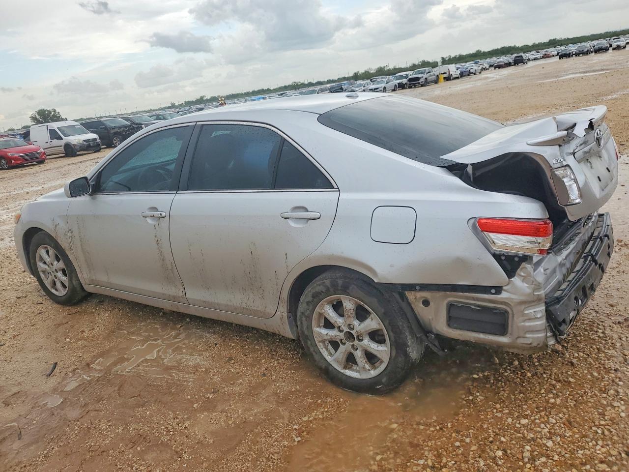 2010 Toyota Camry Le Silver vin: 4T1BF3EK7AU097142