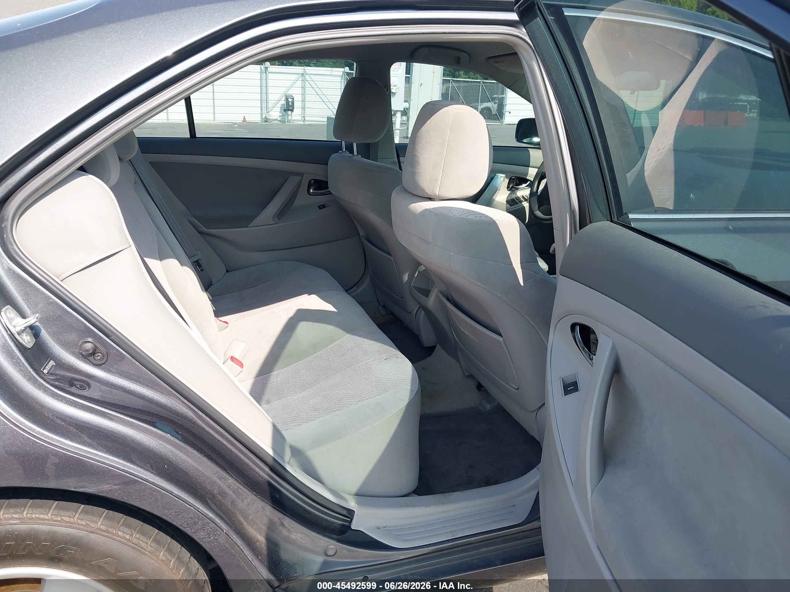 2010 Toyota Camry Le Gray vin: 4T1BF3EK7AU099456