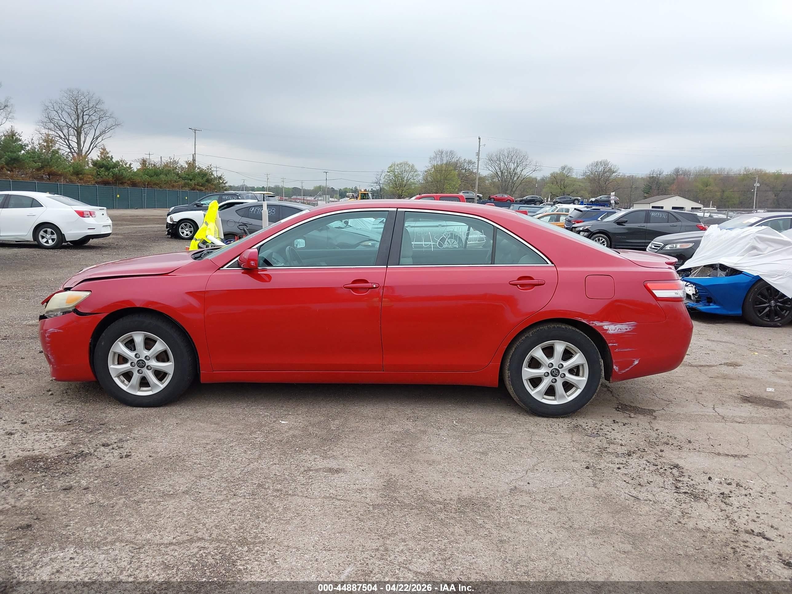 2010 Toyota Camry Le Red vin: 4T1BF3EK7AU107460