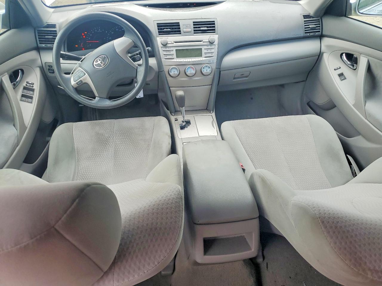 2010 Toyota Camry Le Silver vin: 4T1BF3EK7AU509821
