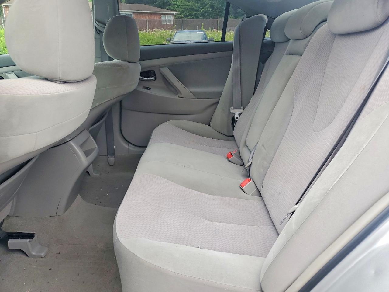 2010 Toyota Camry Le Silver vin: 4T1BF3EK7AU509821