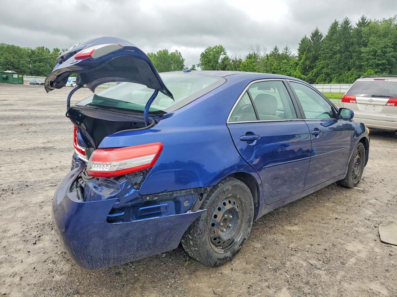 2010 Toyota Camry Le Blue vin: 4T1BF3EK7AU517000
