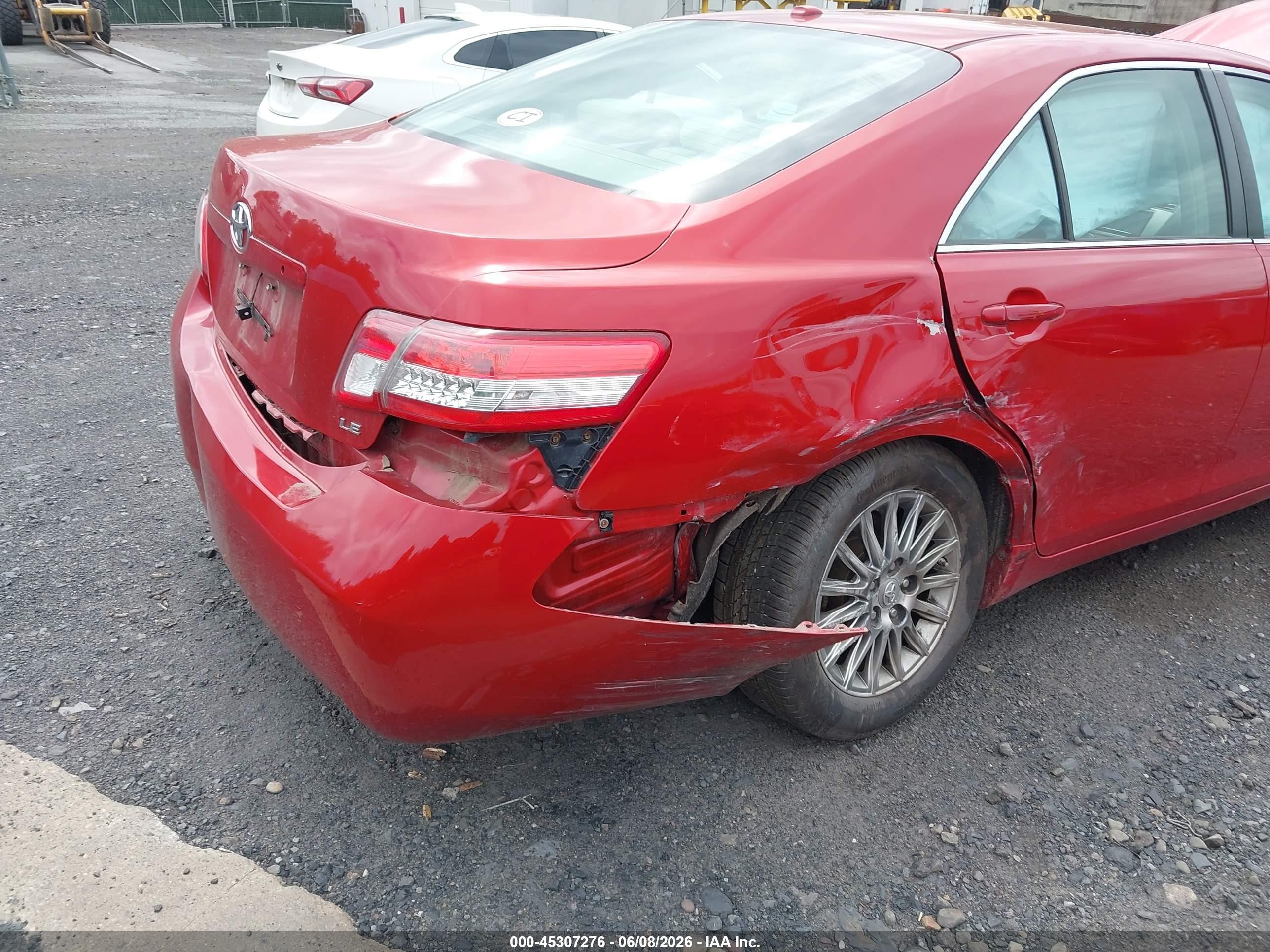 2010 Toyota Camry Le Red vin: 4T1BF3EK7AU520205