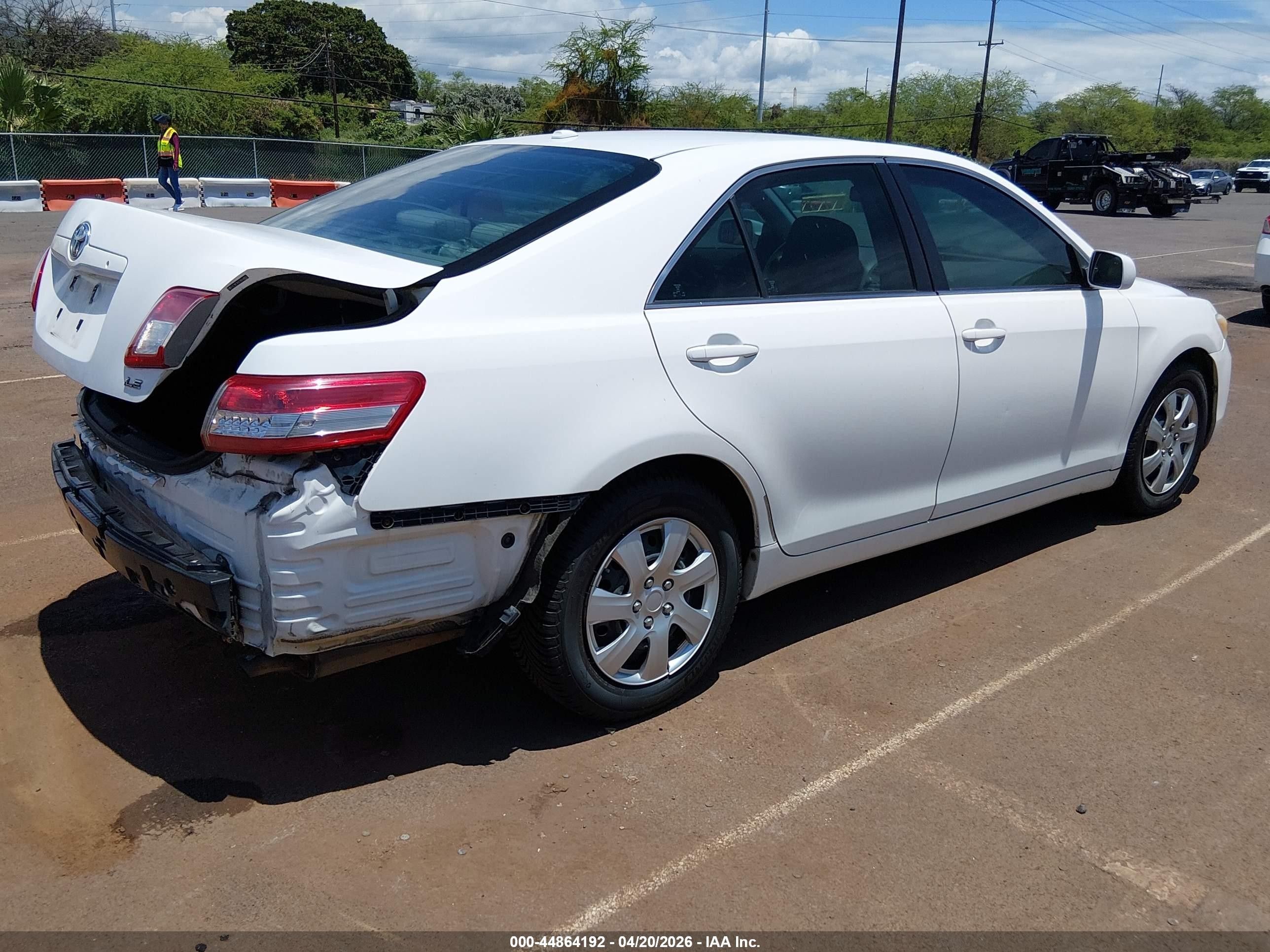 2010 Toyota Camry Le White vin: 4T1BF3EK7AU548859