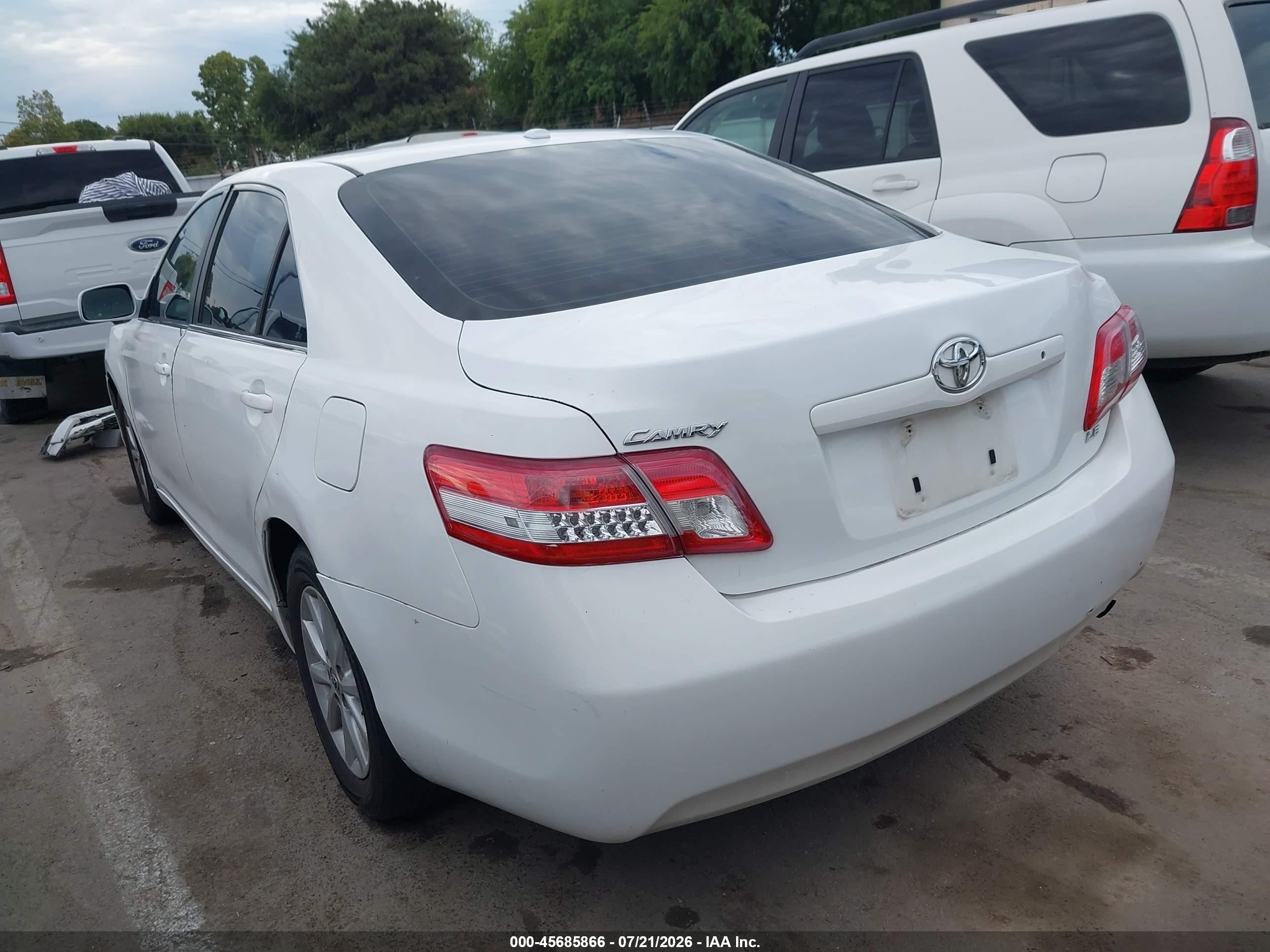 2010 Toyota Camry Le White vin: 4T1BF3EK7AU564768