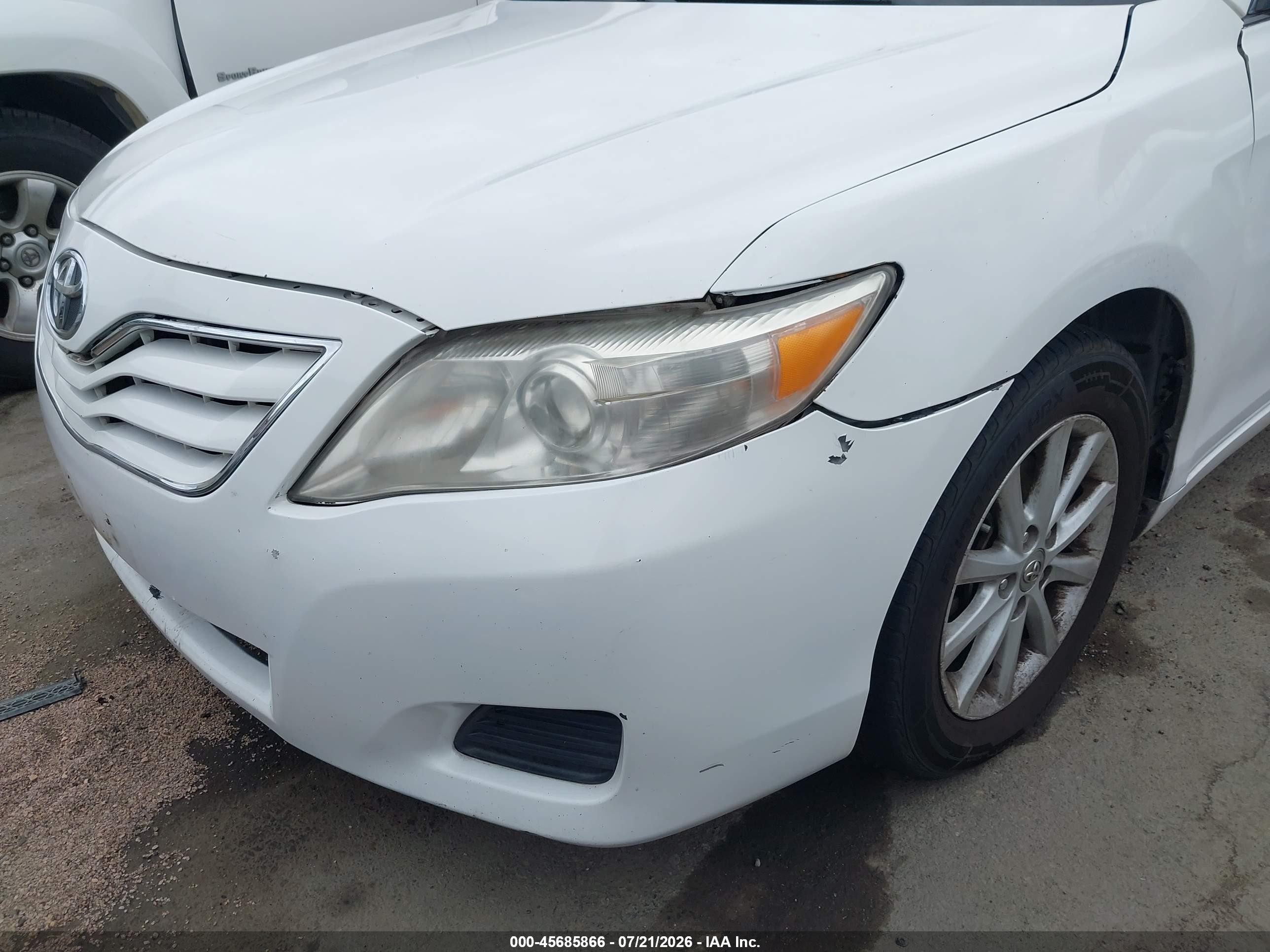 2010 Toyota Camry Le White vin: 4T1BF3EK7AU564768