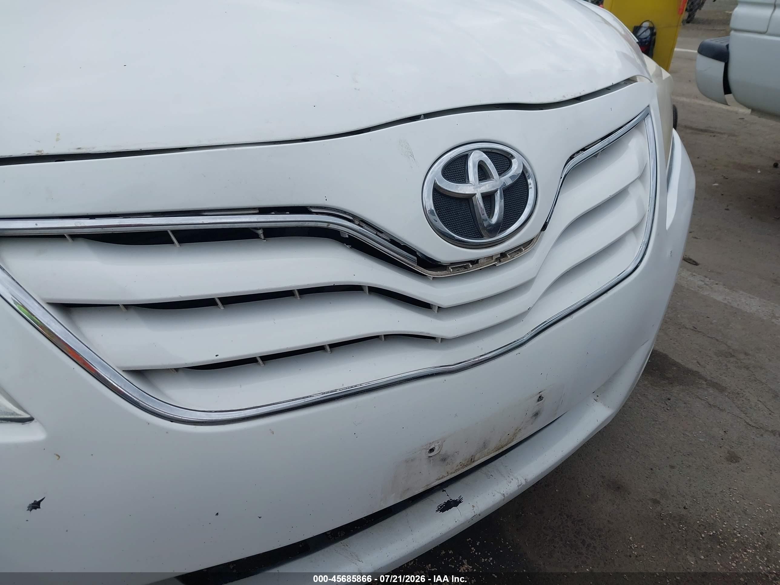 2010 Toyota Camry Le White vin: 4T1BF3EK7AU564768