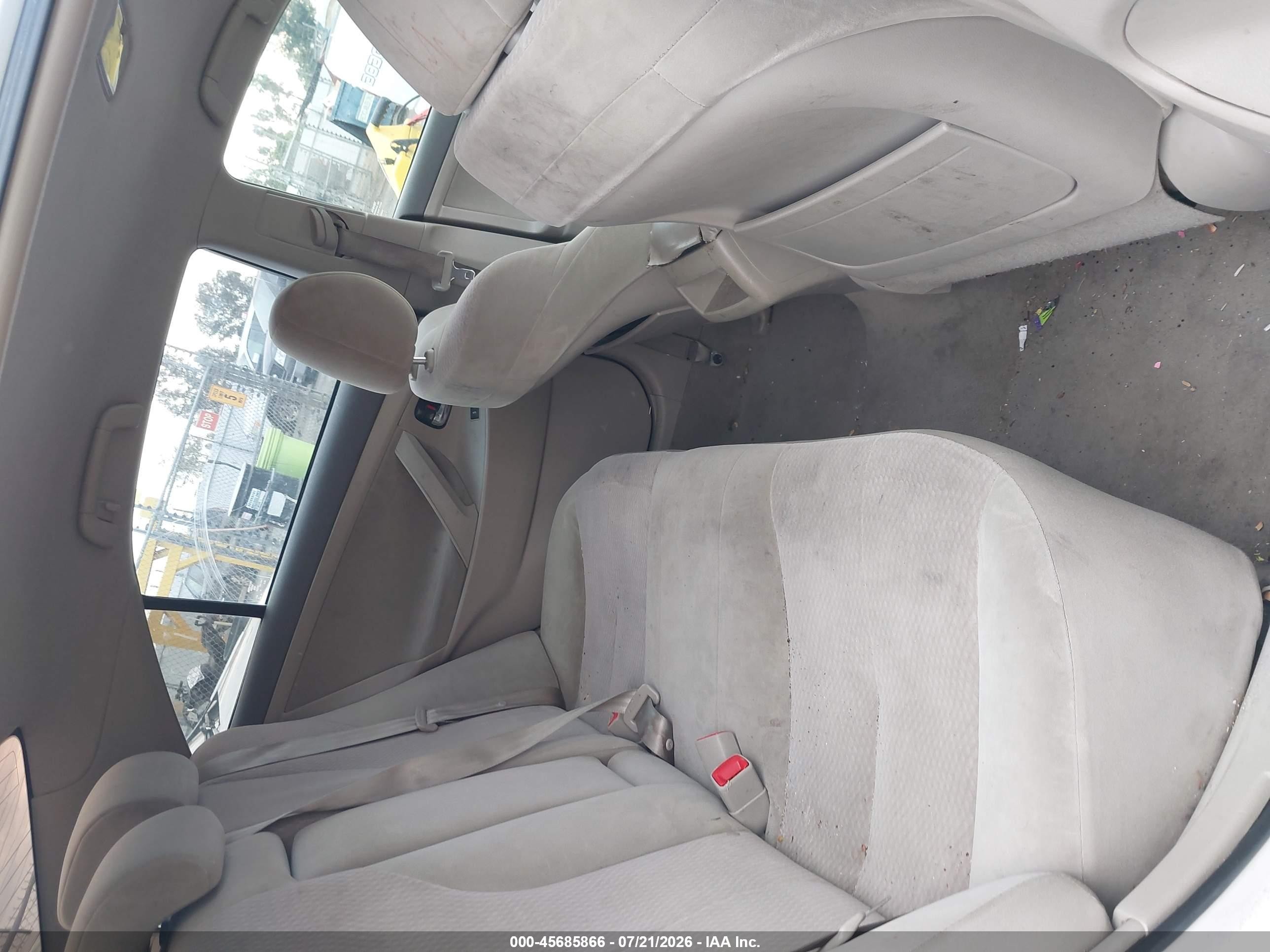 2010 Toyota Camry Le White vin: 4T1BF3EK7AU564768