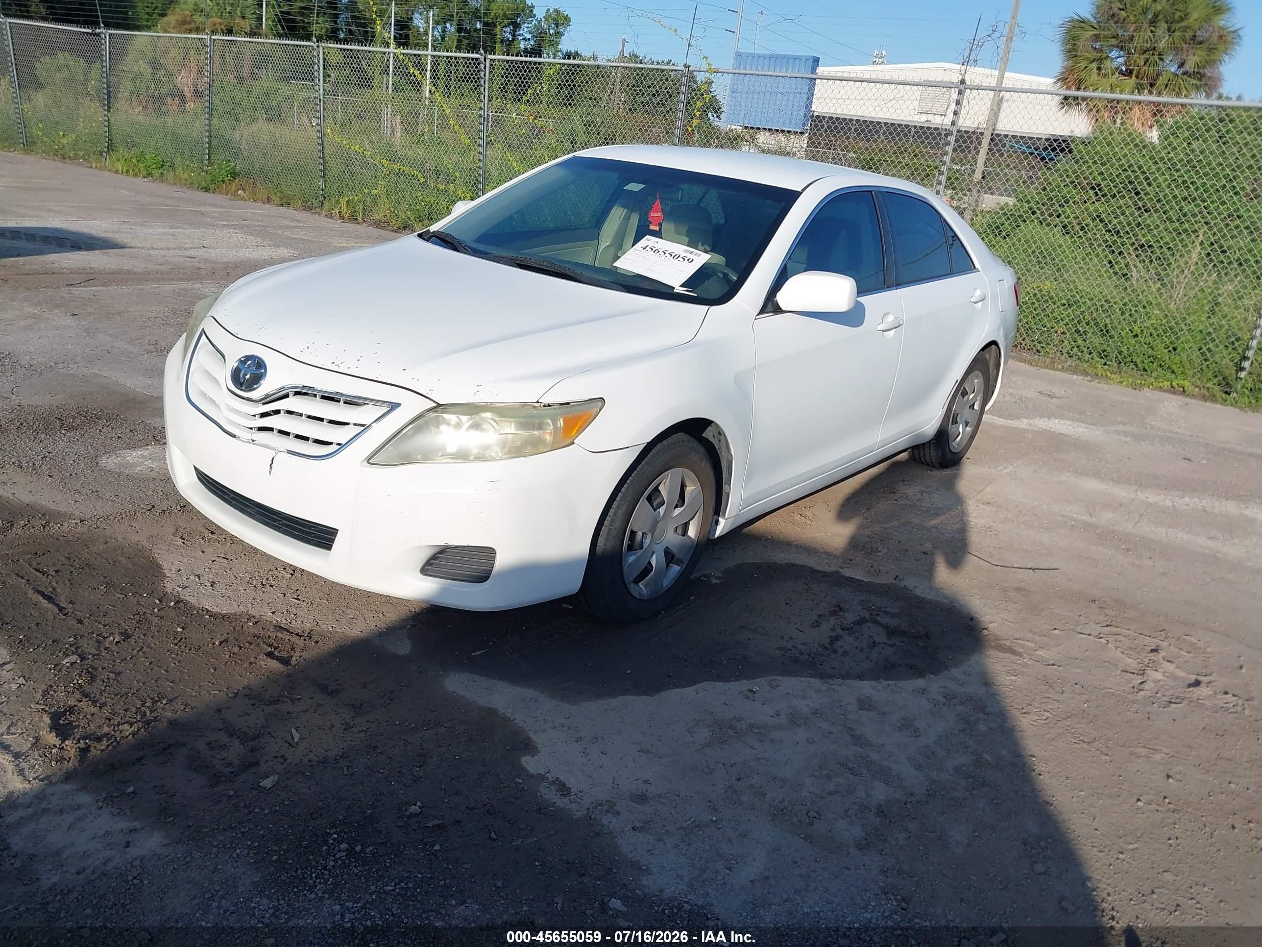 2010 Toyota Camry Le White vin: 4T1BF3EK7AU568674